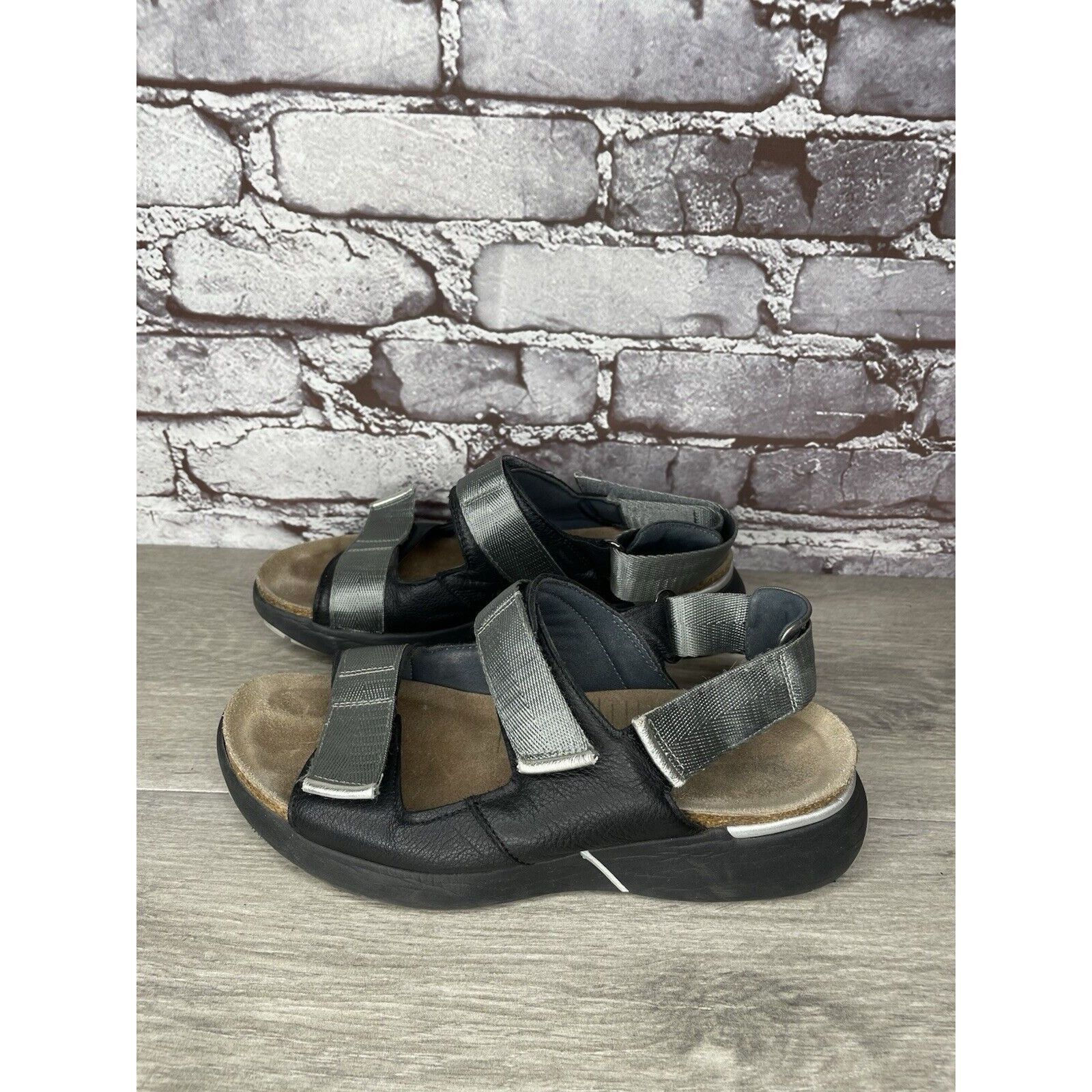 Other Naot Black Leather Gray Textile Wedge Ankle Strap Sandals Wo Size US 7.5 / IT 37.5 - 17 Thumbnail