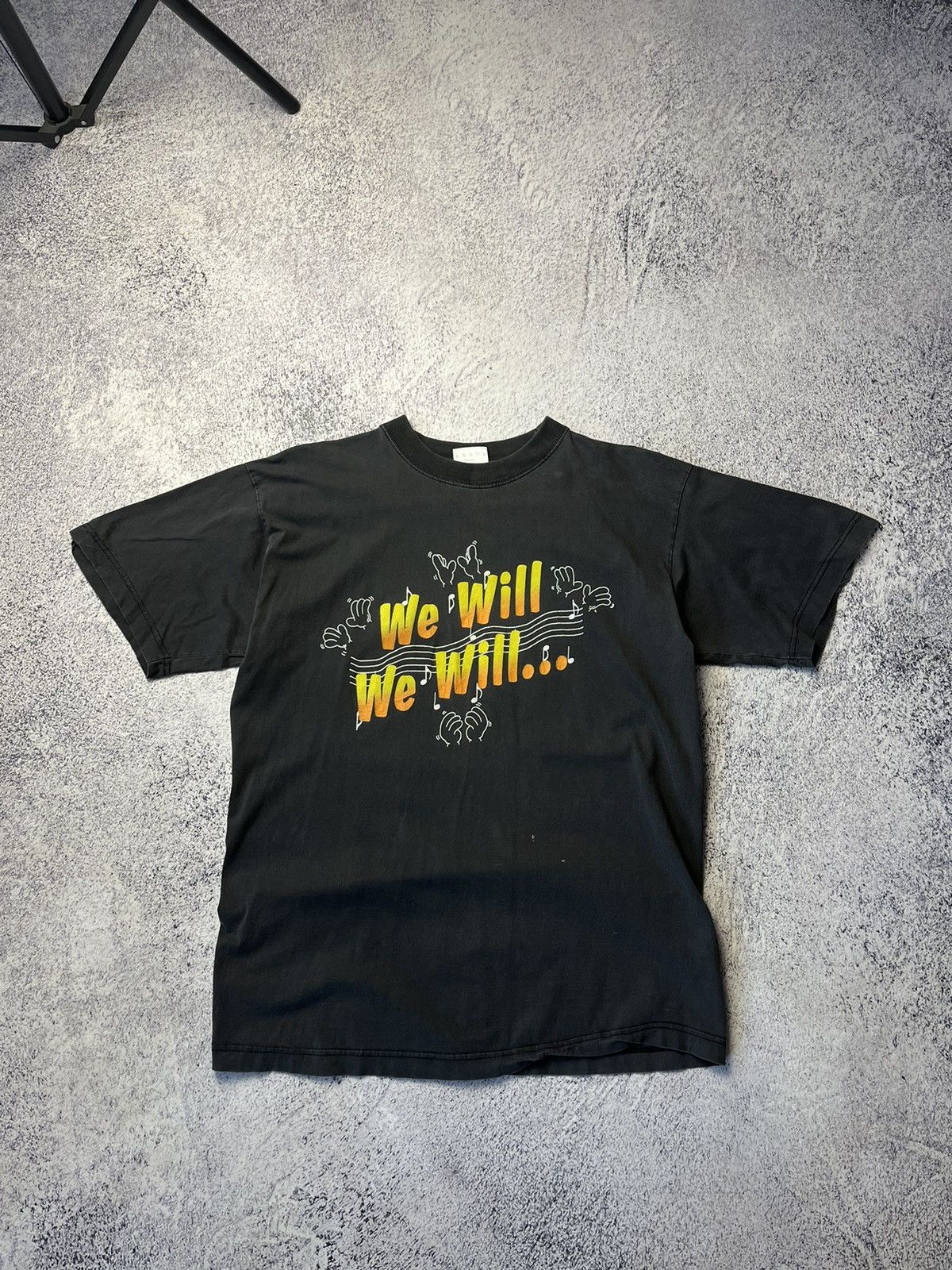 Band Tees Vintage T-shirt We Will We Will Rock You ! Queen Song Size US L / EU 52-54 / 3 - 2 Thumbnail