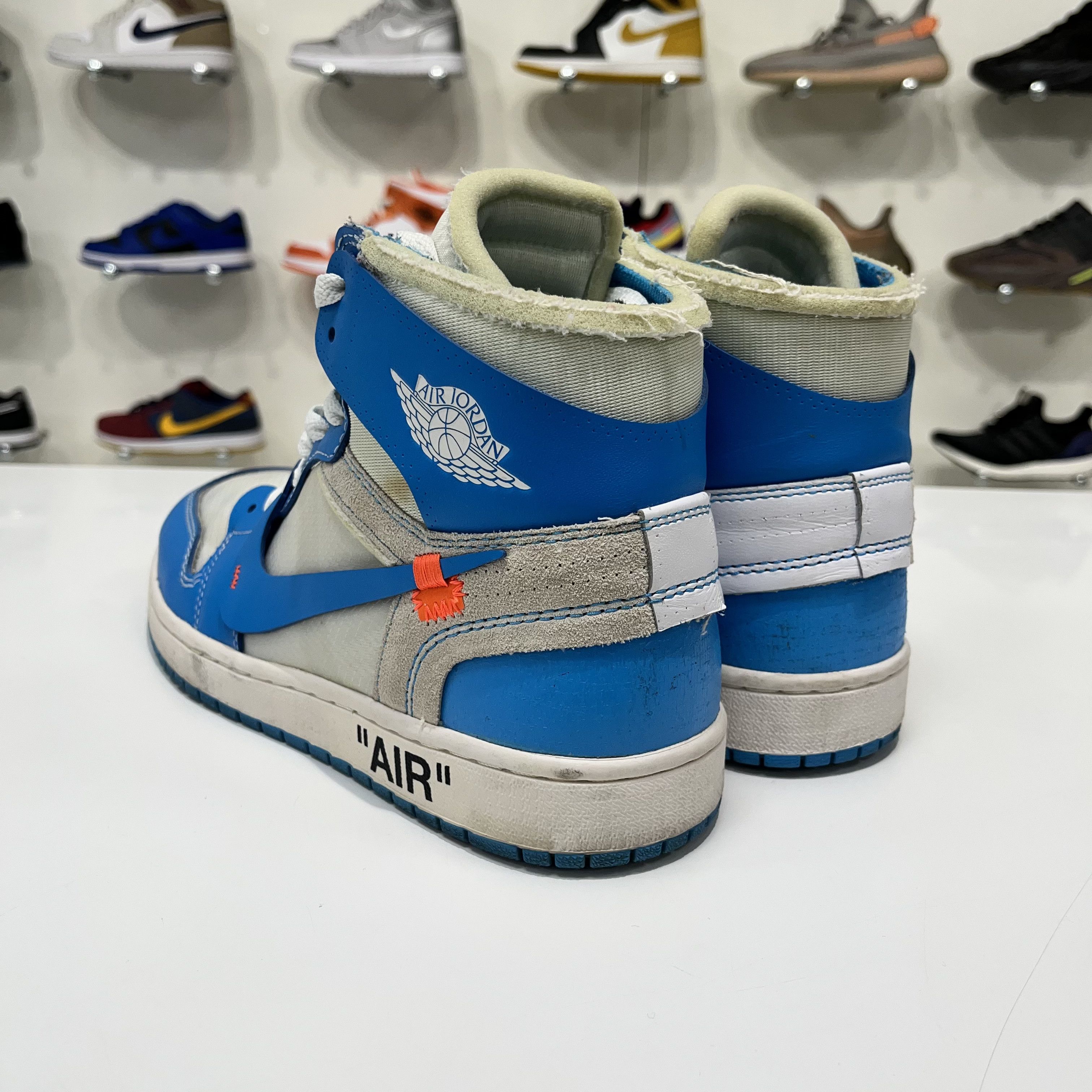Nike × Off-White Air Jordan 1 Retro High OG x Off-White UNC Size US 8.5 / EU 41-42 - 4 Thumbnail
