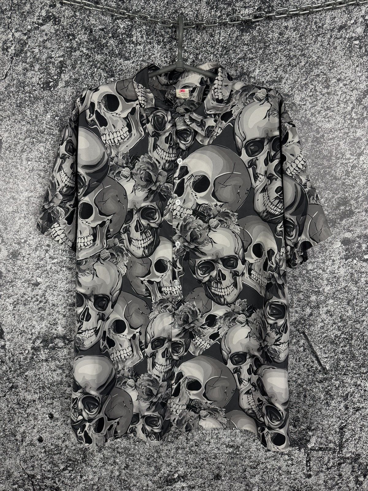Vintage Vintage Skulls All Over Print Hawaiian Shirt Button Up XL Size US XL / EU 56 / 4 - 1 Thumbnail