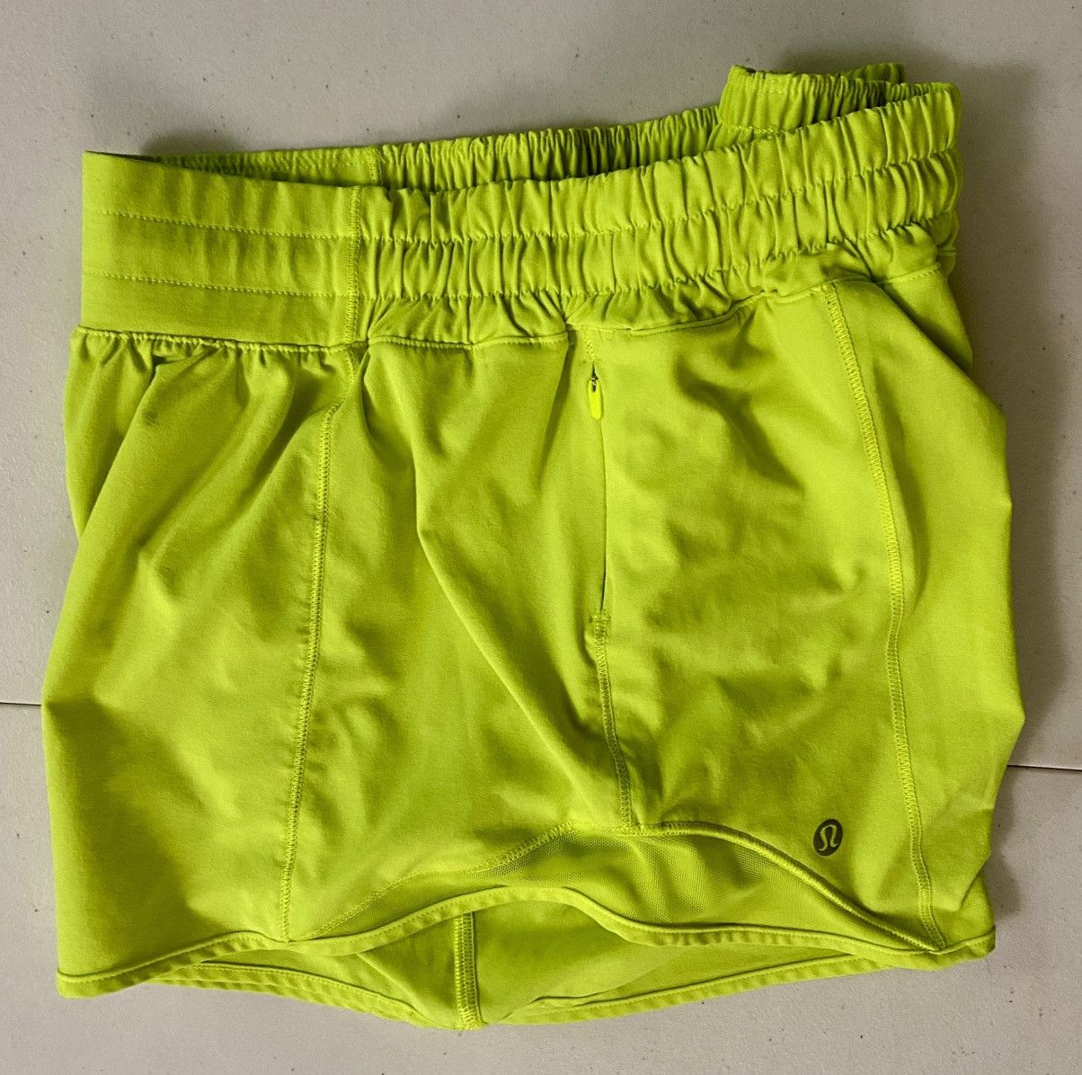 Lululemon Hotty Hot High-Rise Short 4" Lined Highlight Yellow 10 VGC Size 32" / US 10 / IT 46 - 12 Thumbnail