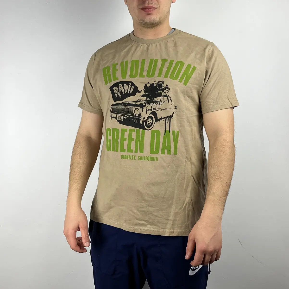 Band Tees Green day revolution radio Tshirt rock band size Large Size US L / EU 52-54 / 3 - 1 Thumbnail