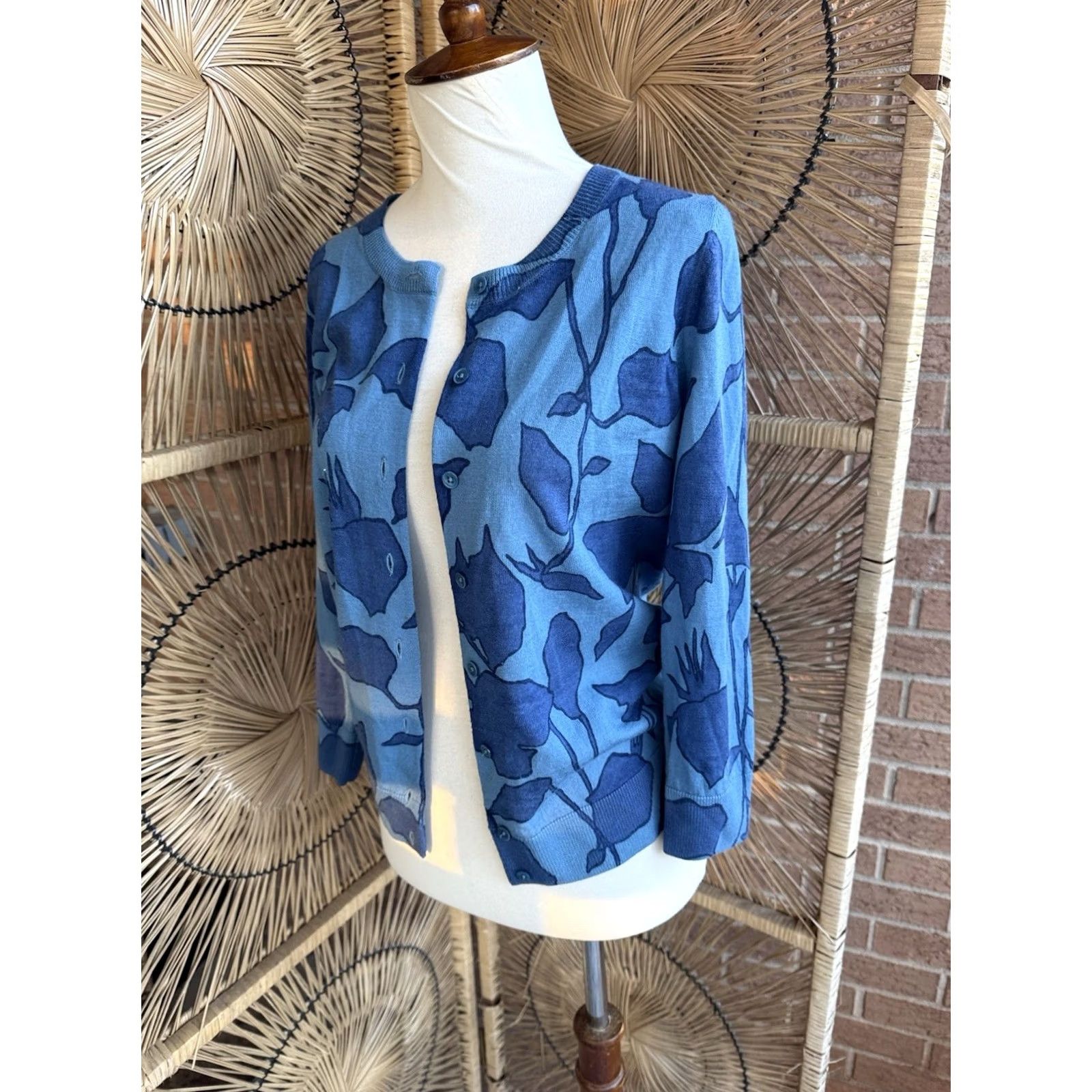 Talbots VINTAGE Talbots XS Pure Merino Wool Blue Floral Cardigan Sweater Women XS Cardigan Wool Blue Floral Size XS / US 0-2 / IT 36-38 - 3 Thumbnail