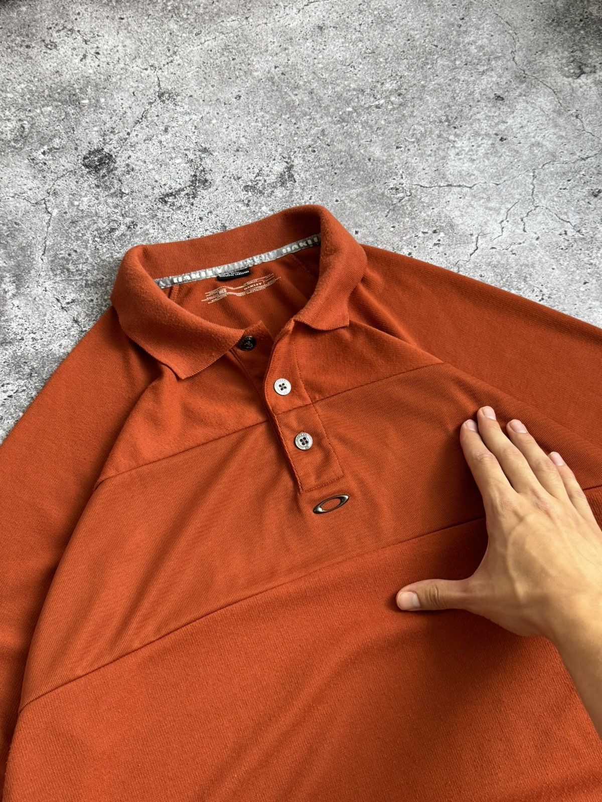 Oakley × Vintage Vintage Oakley metal logo oversized polo t-shirt Size US L / EU 52-54 / 3 - 4 Thumbnail