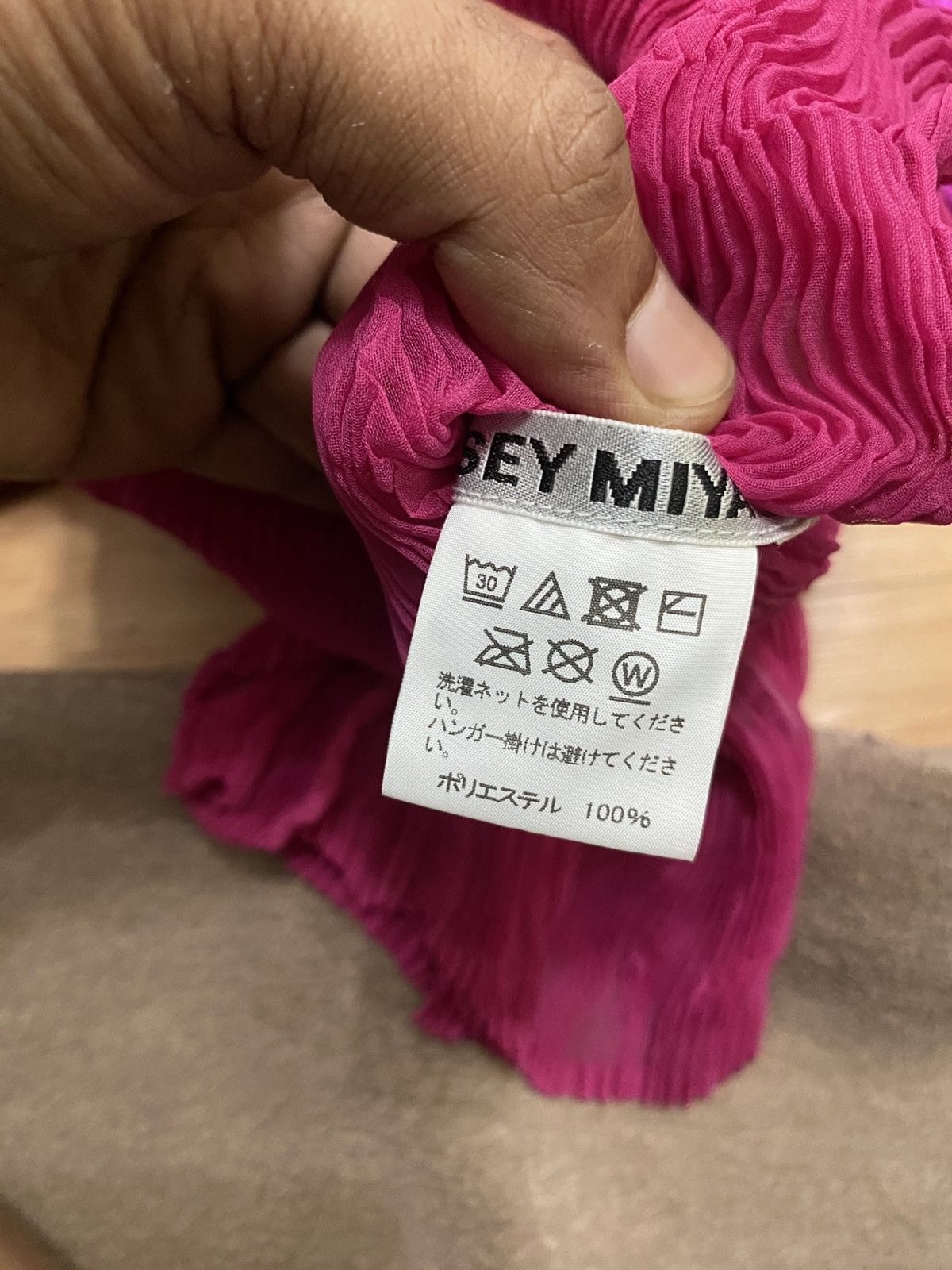 Issey Miyake “Issey Miyake Vintage Pleated Mesh Cardigan – Magenta Size S / US 4 / IT 40 - 12 Thumbnail