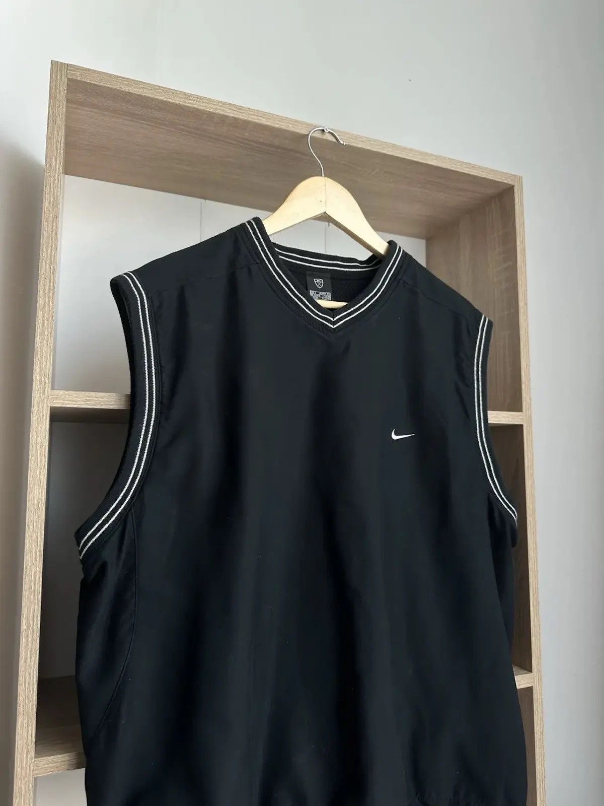 Nike Vintage Nike Black Sportswear West Big Logo Size US L / EU 52-54 / 3 - 7 Thumbnail