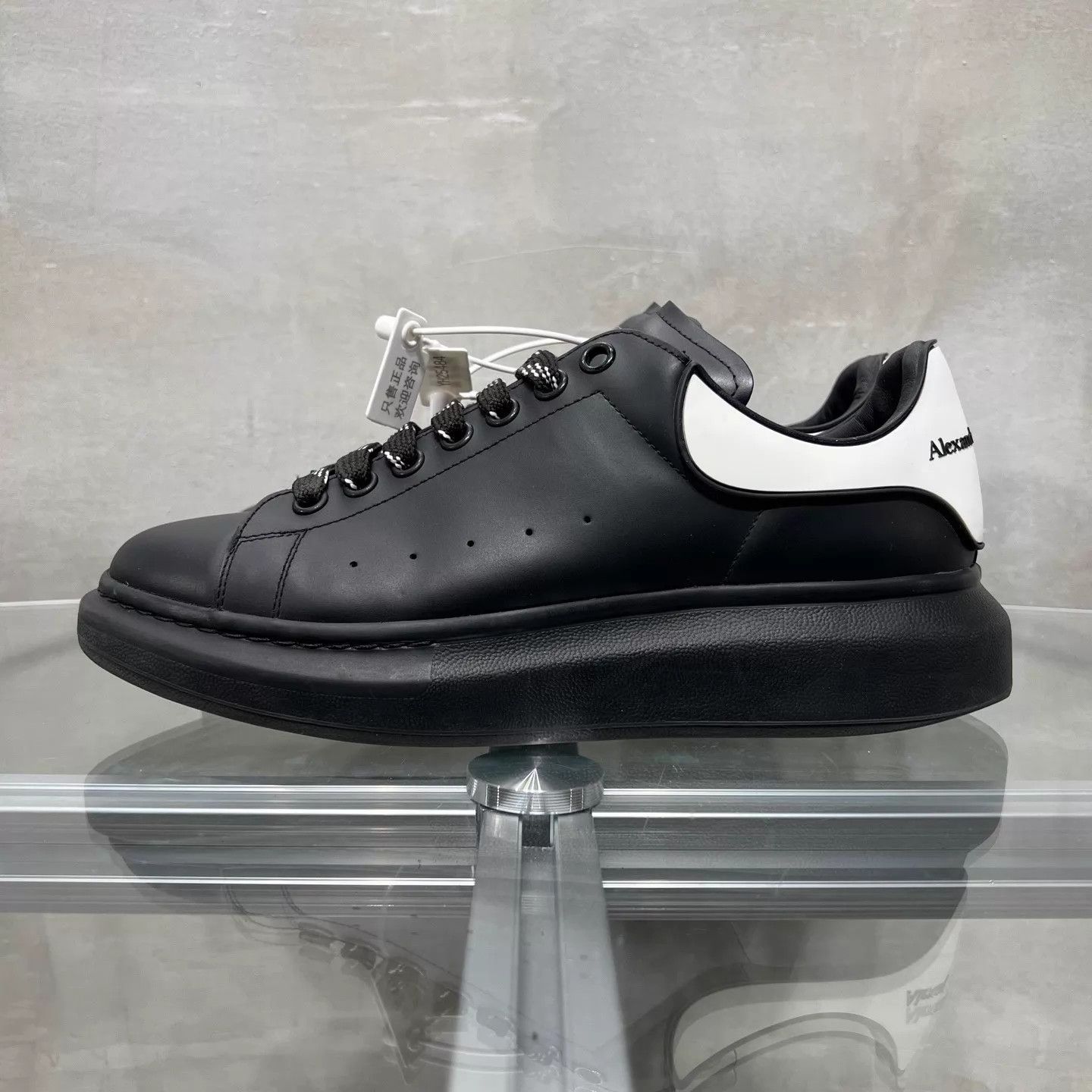 Alexander McQueen Alexander McQueen Black & White Sneakers Size 41 Size US 8 / EU 41 - 3 Thumbnail