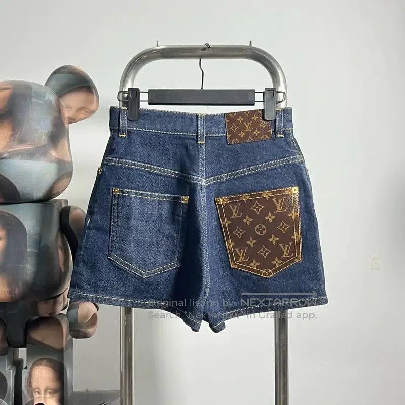 Louis Vuitton Louis Vuitton Denim Women's Shorts in Dark Blue . Size 28" / US 6 / IT 42 - 2 Thumbnail