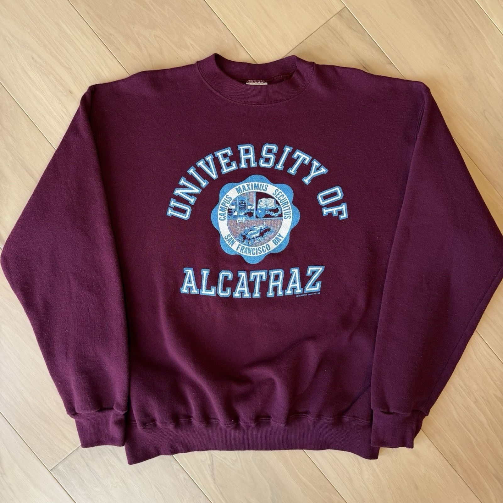 Vintage Vintage University of Alcatraz Sweatshirt XL Maroon 80s Size US XL / EU 56 / 4 - 2 Thumbnail