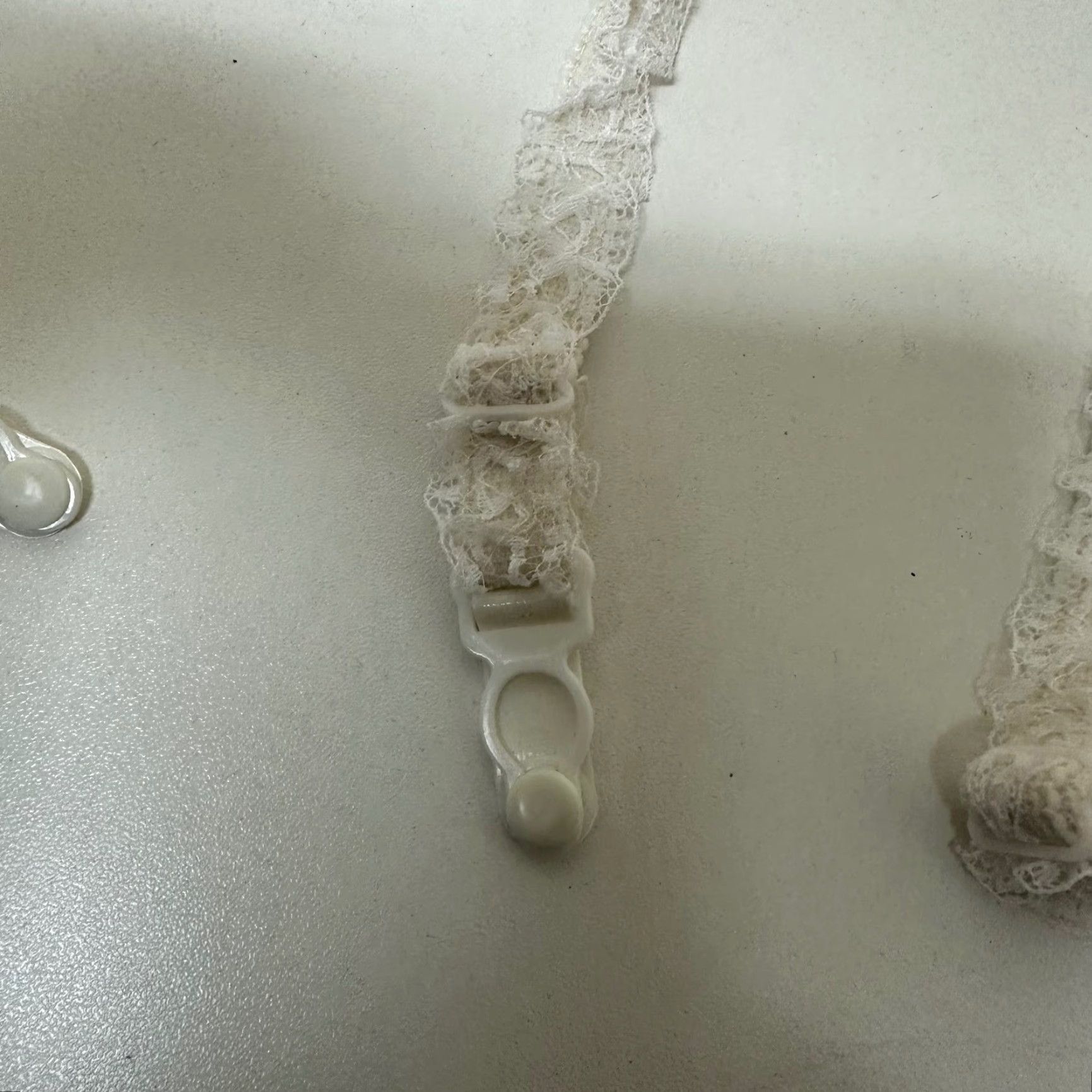 Vintage VINTAGE White Lace Garter Belt M/L Size Adjustable Straps Clips Bow Girdle Women Size ONE SIZE - 5 Thumbnail