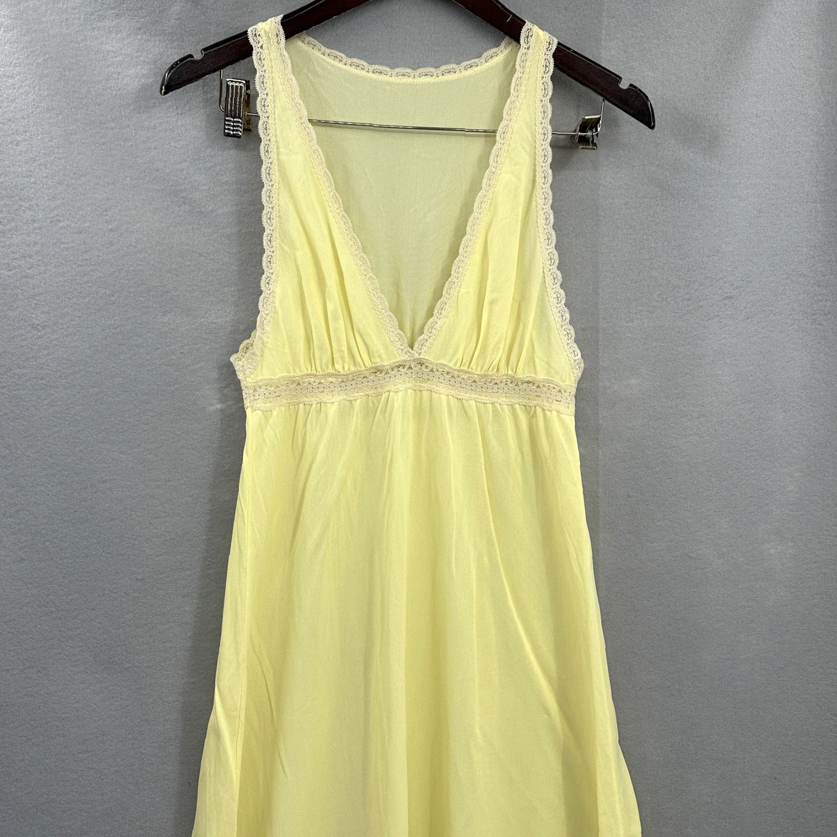 Vintage VINTAGE Miss Elaine Nightgown Womens Small Yellow Retro Plunge 1960s Nylon Cottagecore Size ONE SIZE - 2 Thumbnail
