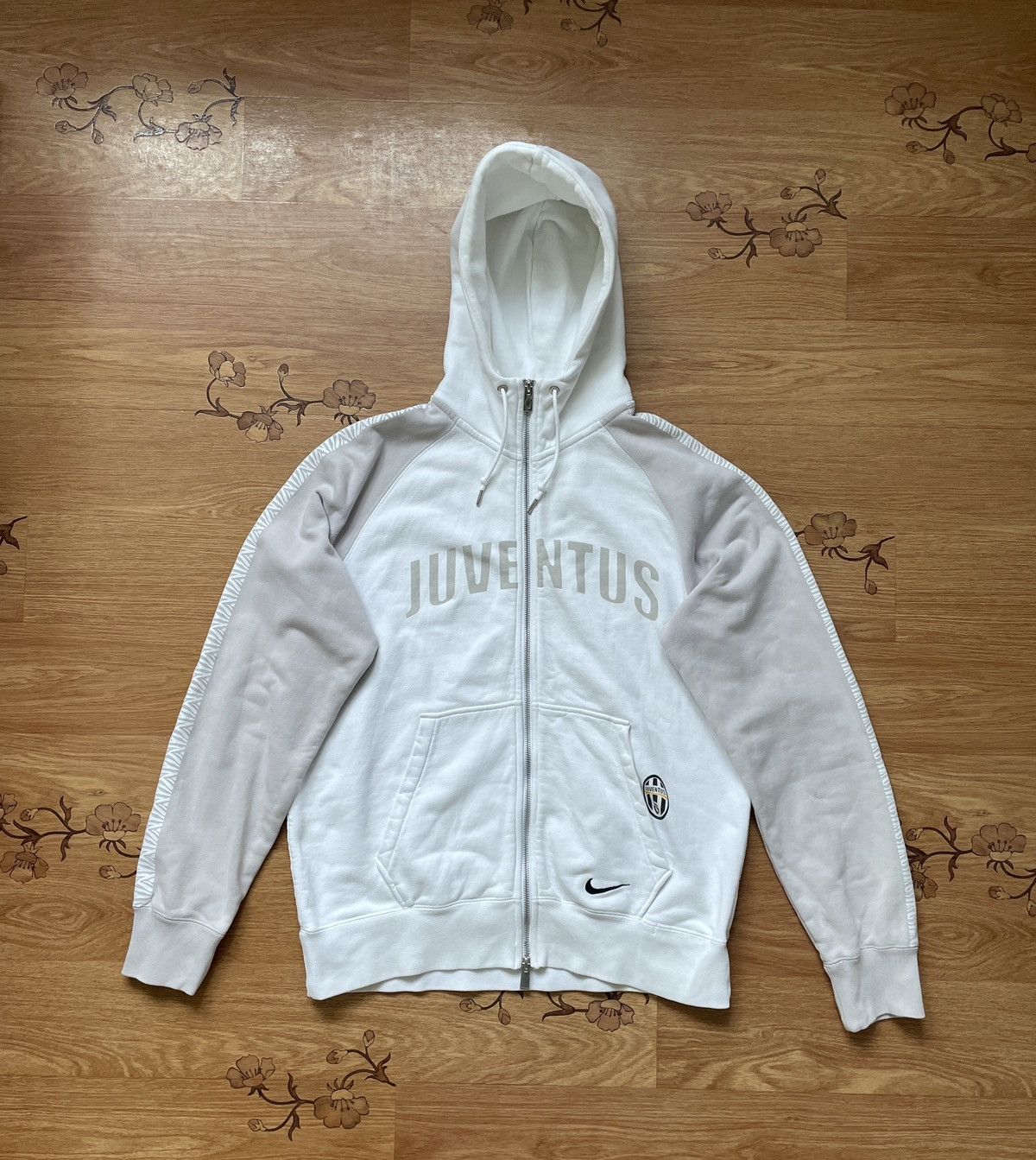 Nike × Vintage Vintage Nike Juventus White Zip Hoodie Size US M / EU 48-50 / 2 - 1 Thumbnail