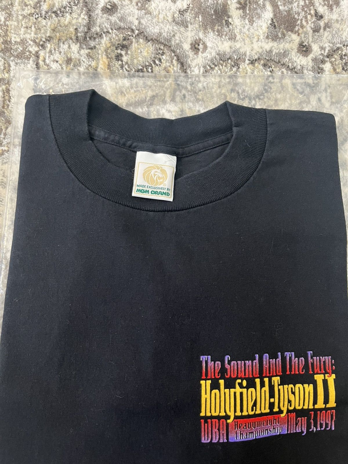 Vintage Vintage 1997 Mike Tyson vs Evander Holyfield MGM T-Shirt Size US L / EU 52-54 / 3 - 5 Thumbnail