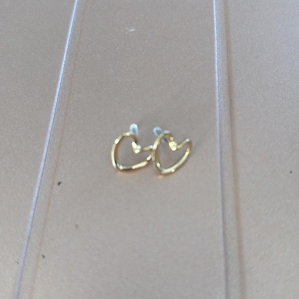 Designer Gold heart stud earrings - perfect for Valentine’s Day Day! Size ONE SIZE - 4 Thumbnail