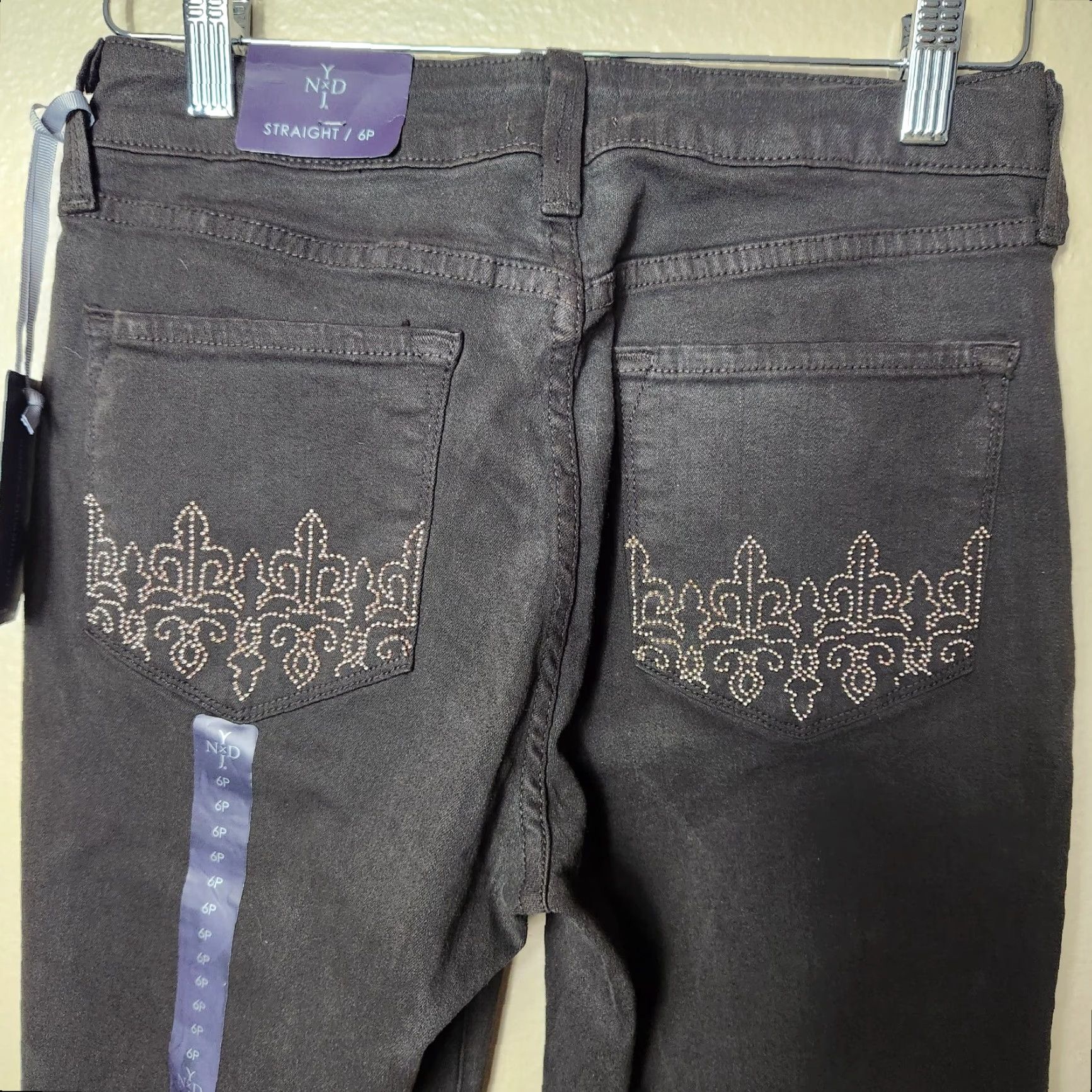NYDJ VINTAGE NYDJ Petite Straight Fit Brown Fleur De Lis Embellished Pocket Jeans-Size 6P NWT Size 28" / US 6 / IT 42 - 5 Thumbnail