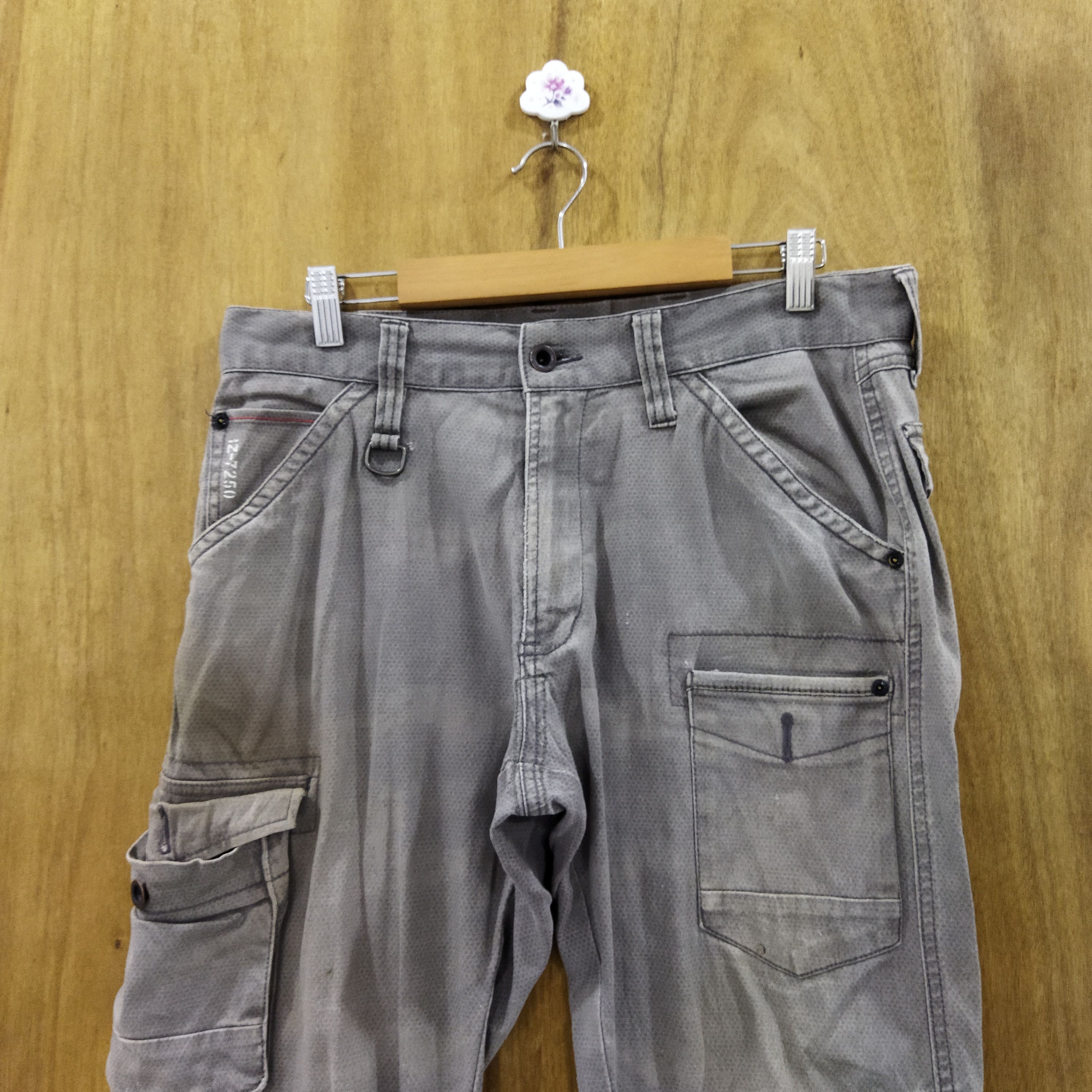 Japanese Brand IZ FADED BROWN CARGO PANTS Size US 32 / EU 48 - 2 Thumbnail