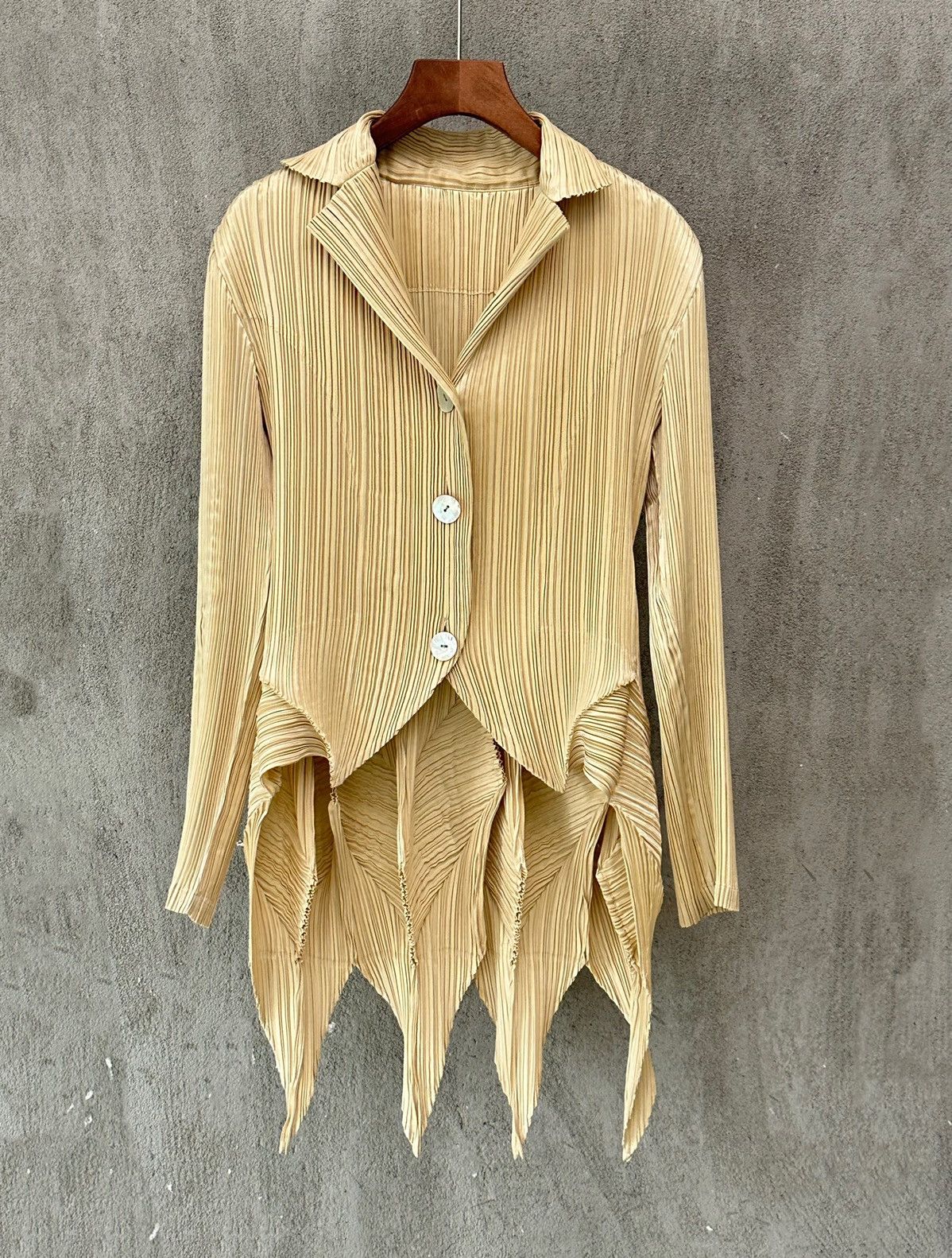 Issey Miyake Shiny pointed top Size M / US 6-8 / IT 42-44 - 1 Thumbnail