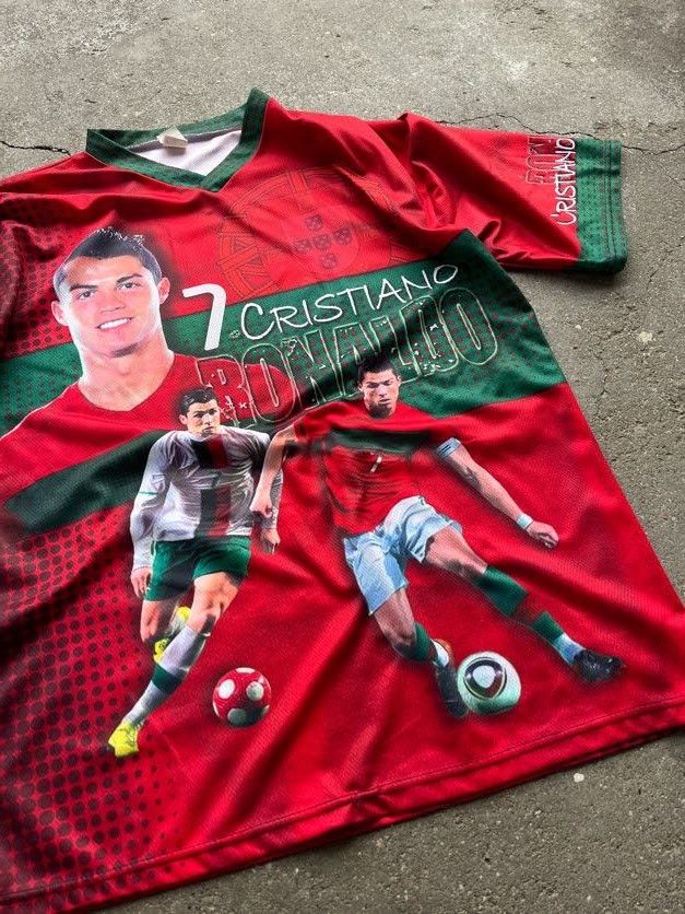 Other Cristiano Ronaldo CR7 Portugal football jersey Size US L / EU 52-54 / 3 - 4 Thumbnail