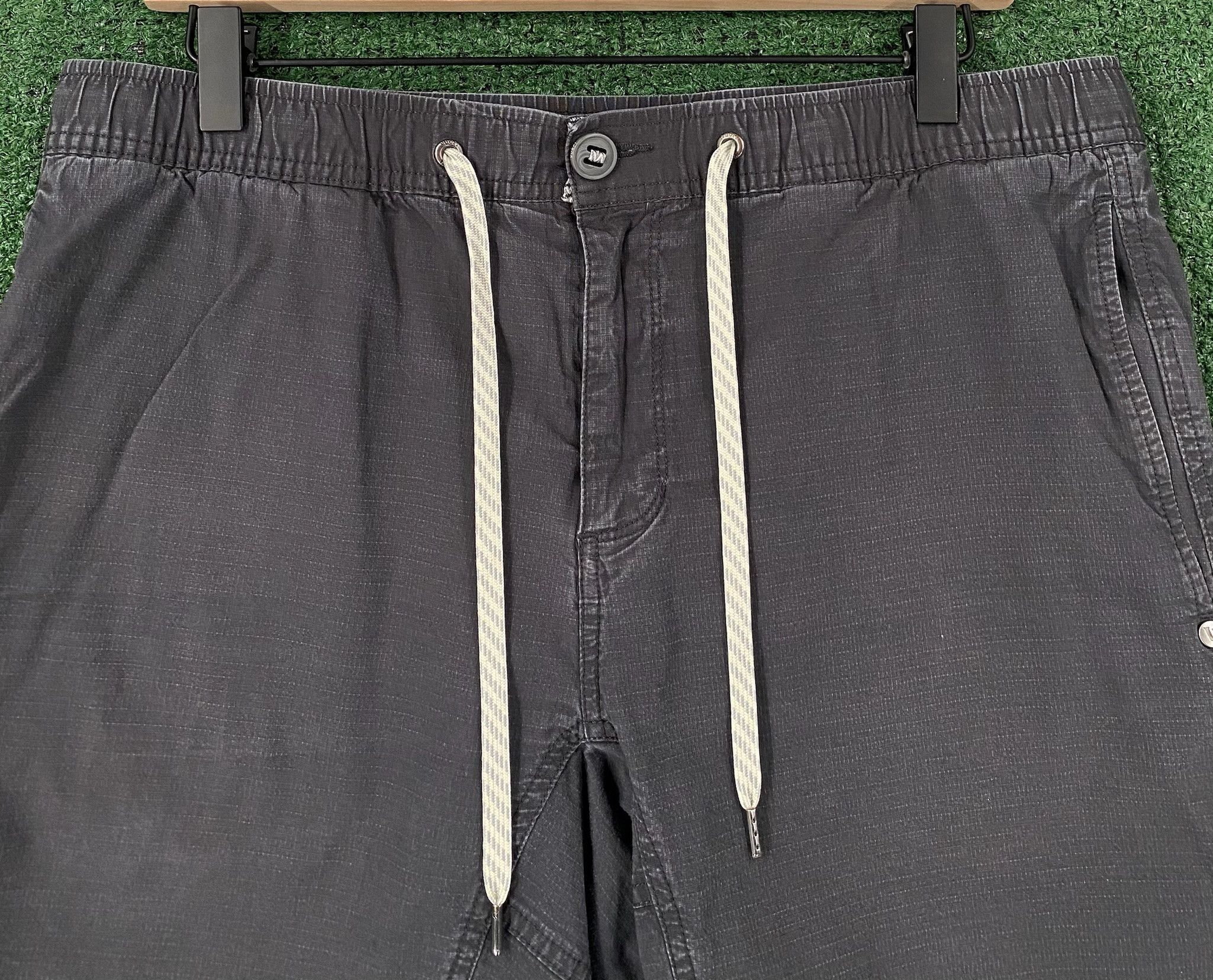 Vuori Vuori Ripstop Dark Grey Shorts Men’s Size Large Size US 34 / EU 50 - 2 Thumbnail