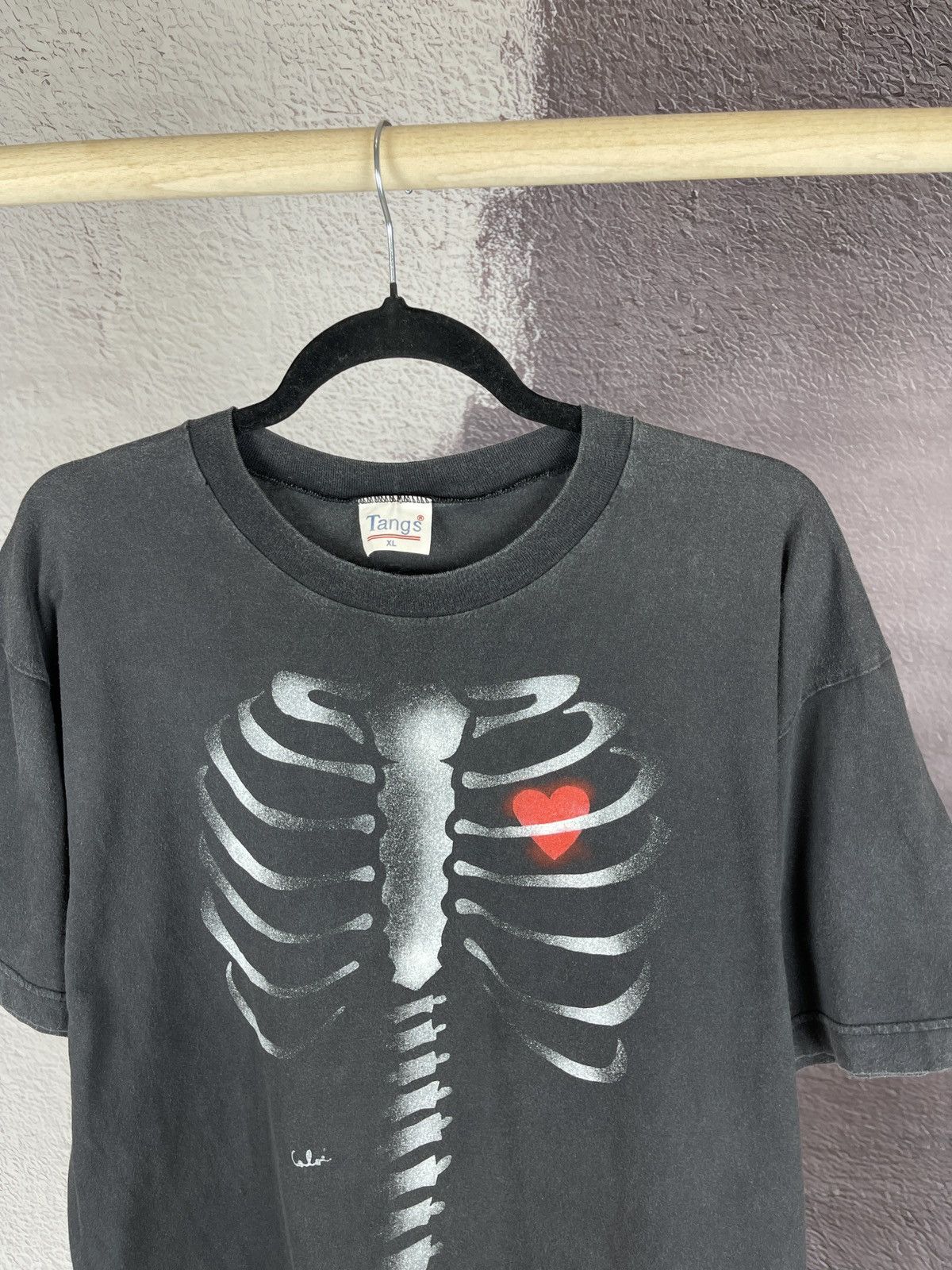 Band Tees Tangs vintage Skeleton Heart X-Ray tee shirt Size US XL / EU 56 / 4 - 5 Thumbnail