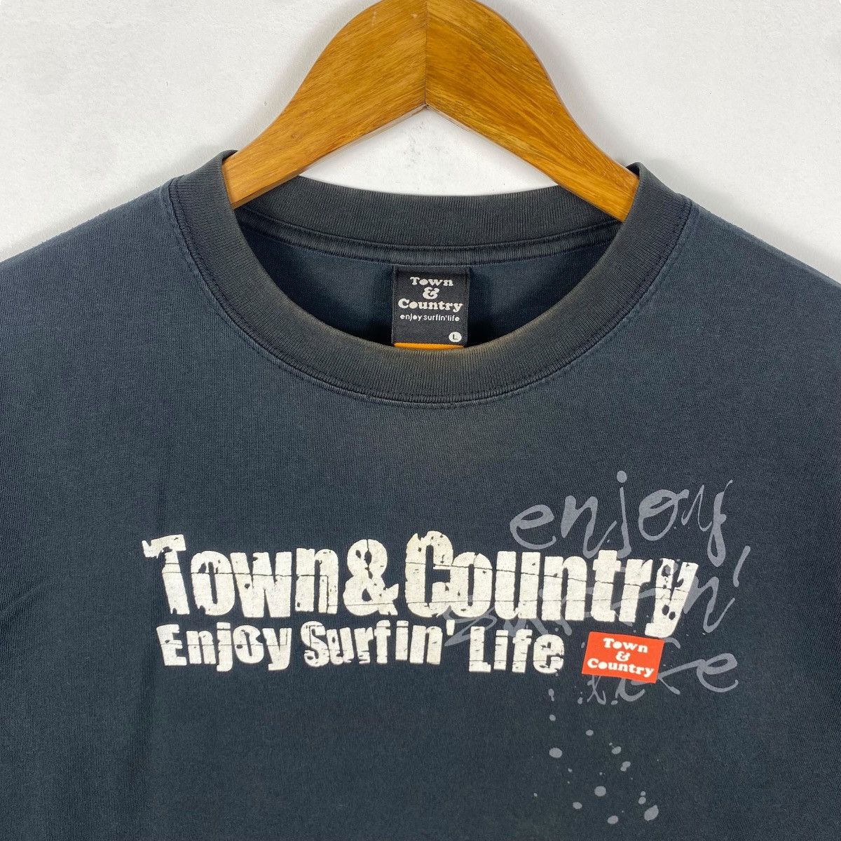 Vintage Vintage 00's TOWN & COUNTRY Enjoy Surfin' Life Faded Size US L / EU 52-54 / 3 - 6 Thumbnail