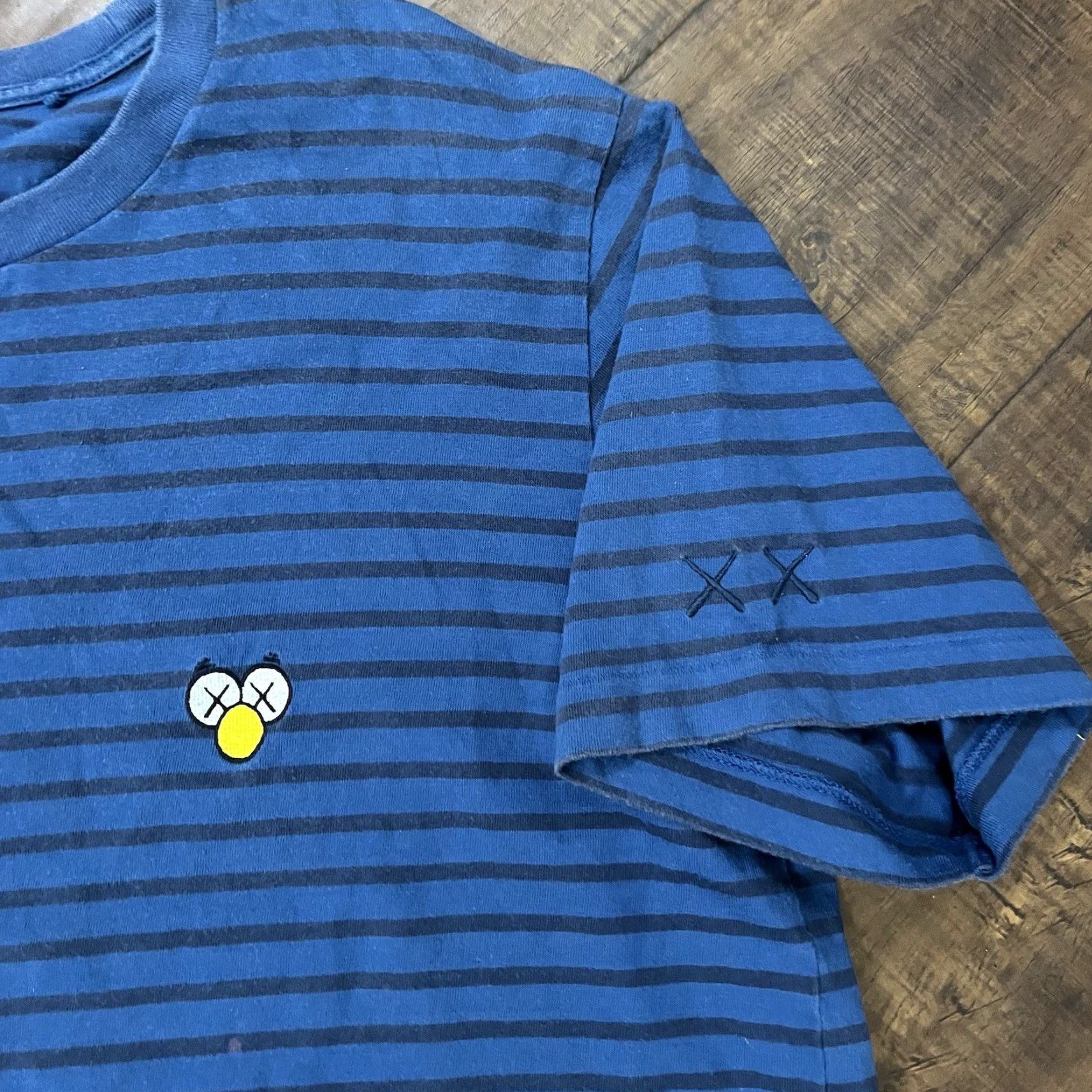 Kaws KAWS x Uniqlo Sesame Street T-Shirt Mens Large Short Sleeve Cotton Blue Embroidered Cookie Monster Graphic Size US L / EU 52-54 / 3 - 2 Thumbnail