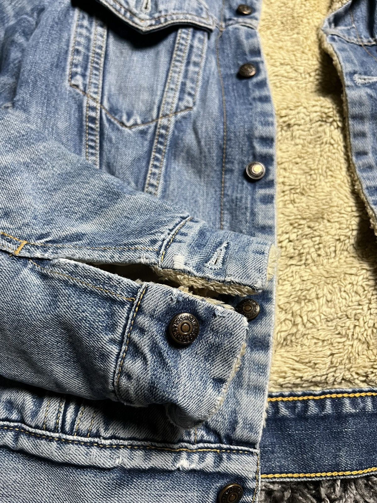Levi's LEVIS VINTAGE Y2K FADED DENIM TRUCKER SHERPA JACKET Size US S / EU 44-46 / 1 - 4 Thumbnail
