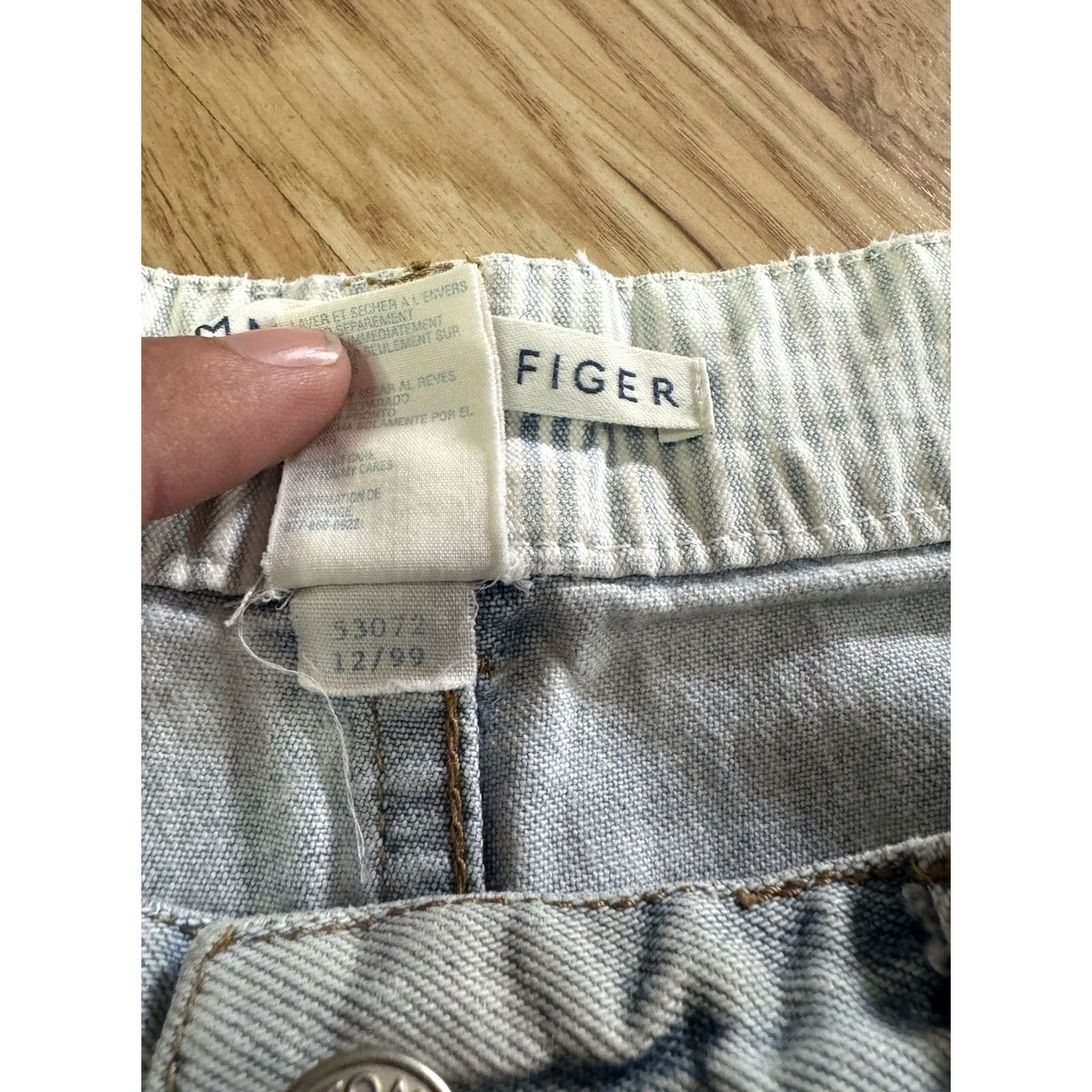 Tommy Hilfiger VINTAGE Tommy Hilfiger Shorts Womens 16 Blue Denim Jean Embroidery See Measurements Size 24" / US 00 / IT 34 - 2 Thumbnail