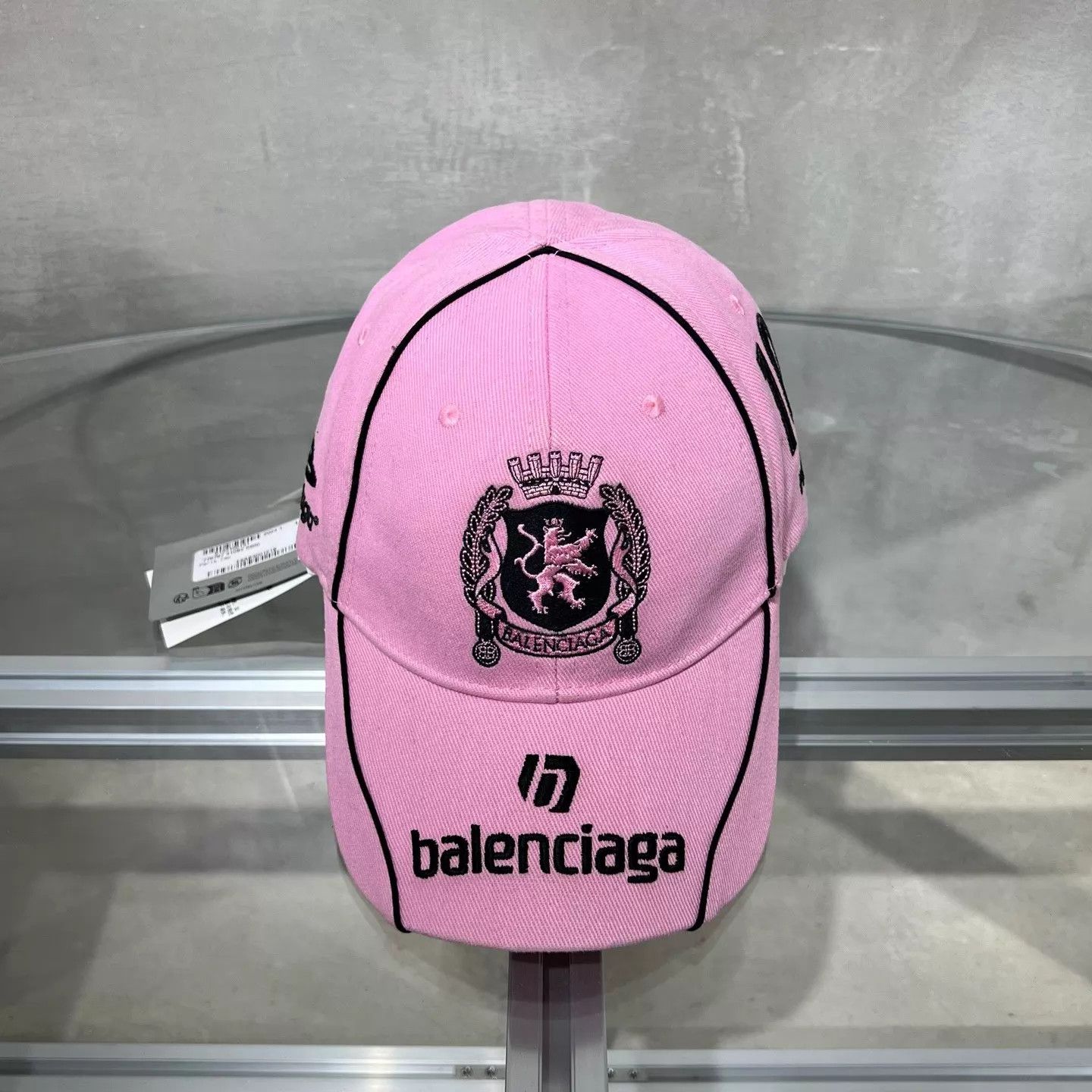 Balenciaga Balenciaga Man Utd Embroidered Pink Baseball Cap NWT Size ONE SIZE - 1 Thumbnail