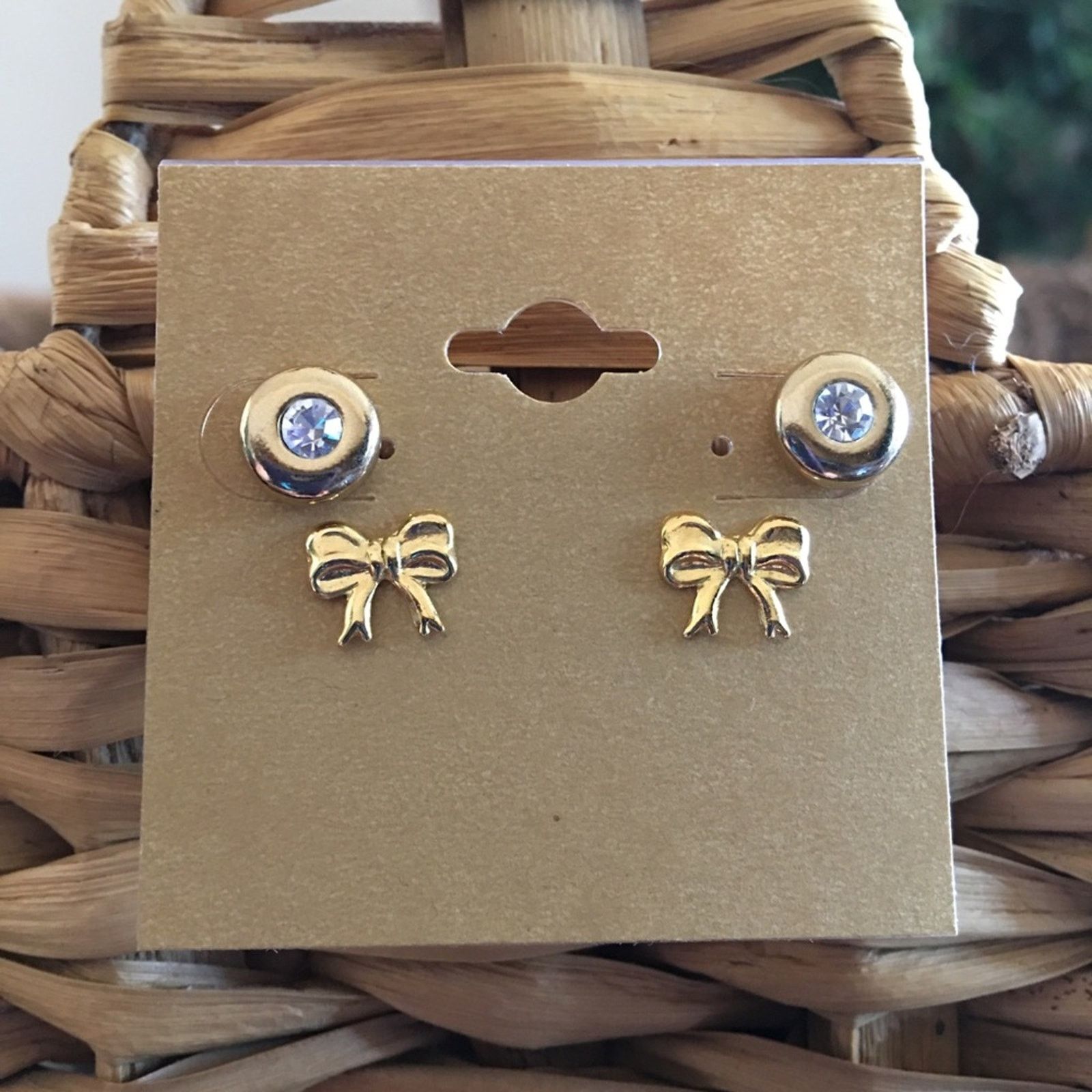 Vintage Vintage set of elegant gold tone pierced earrings Size ONE SIZE - 1 Thumbnail