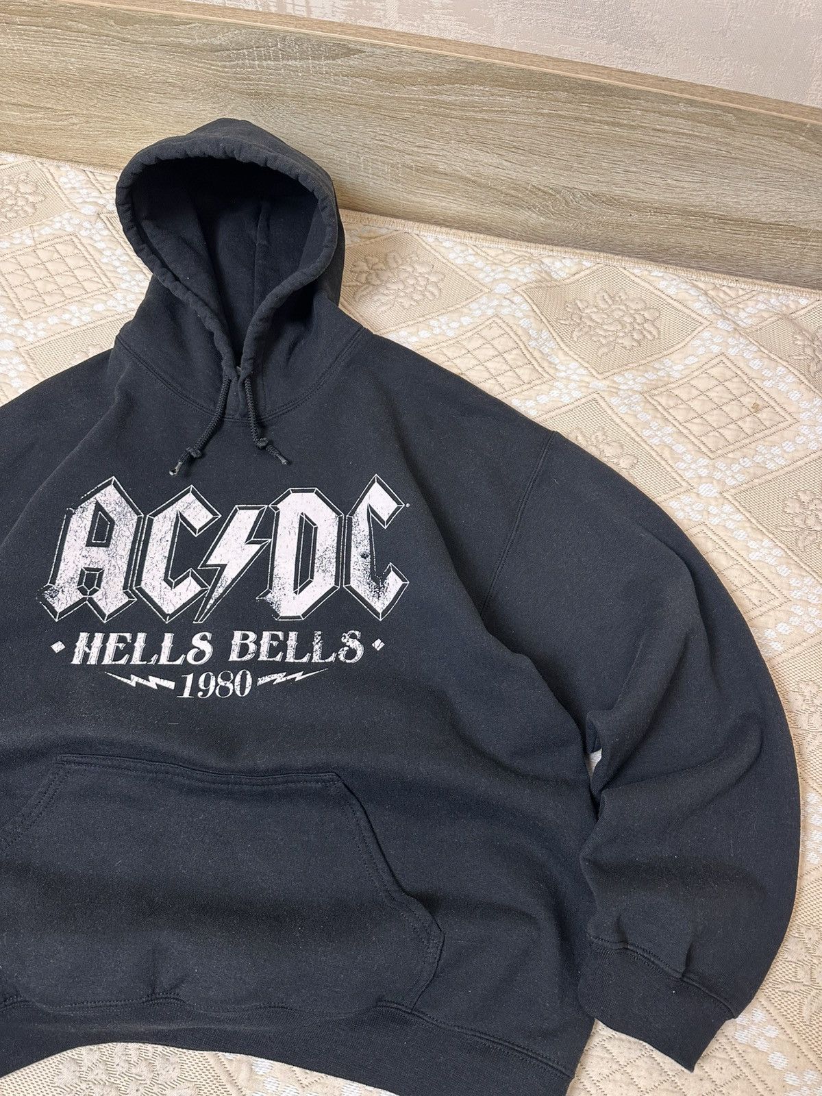 Band Tees 🔥 ACDC Hells Bells Back In Black 1980 Album Rock Band Hoodie Size US L / EU 52-54 / 3 - 3 Thumbnail