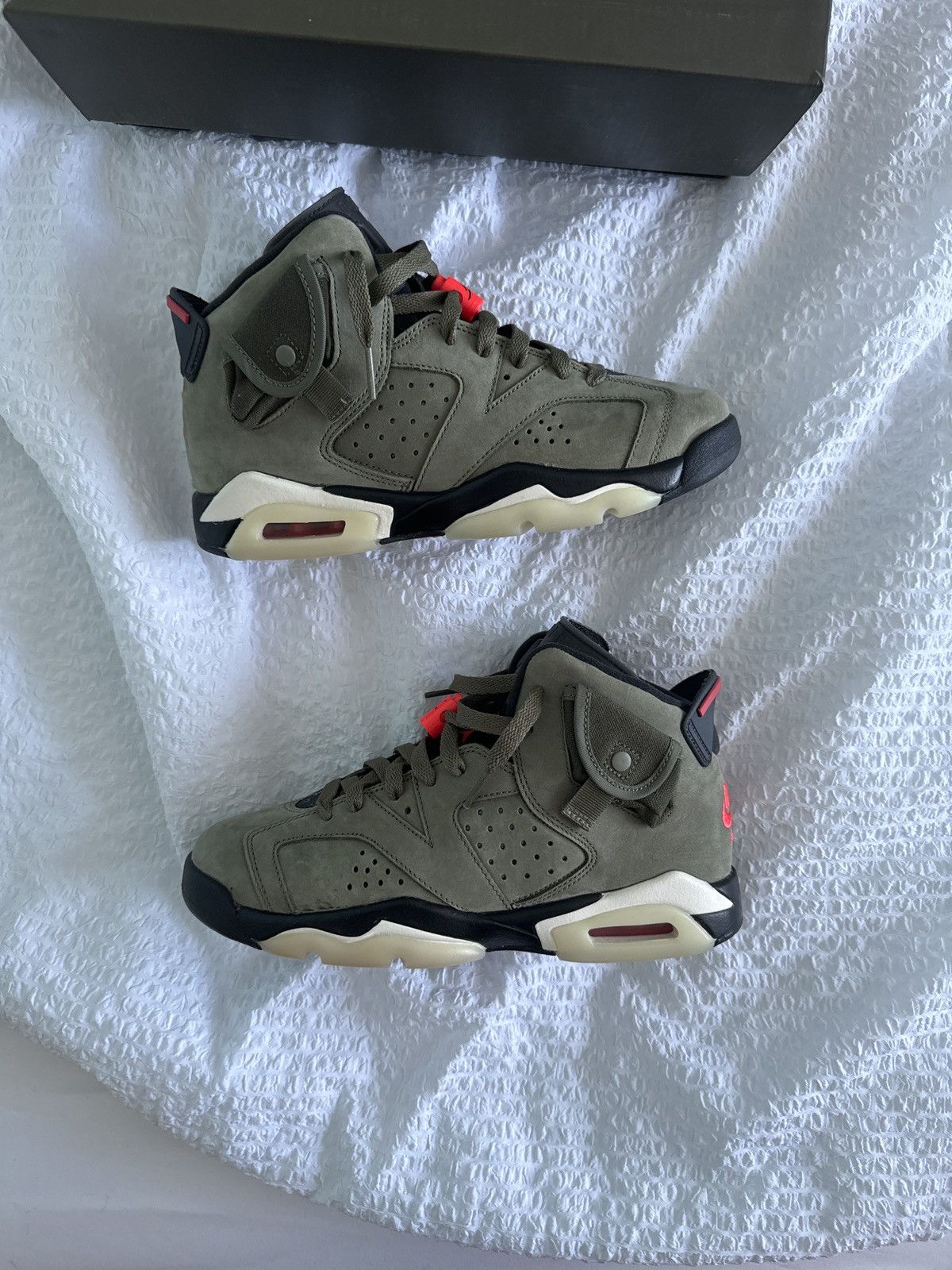 Jordan Brand × Nike × Travis Scott Travis Scott Air Jordan 6 Retro Size US 6 / EU 39 - 5 Thumbnail
