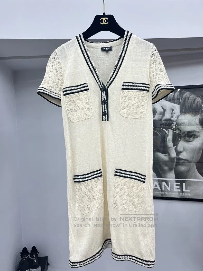 Chanel Chanel White V-neck four-pocket knitted dress Size XS / US 0-2 / IT 36-38 - 1 Thumbnail