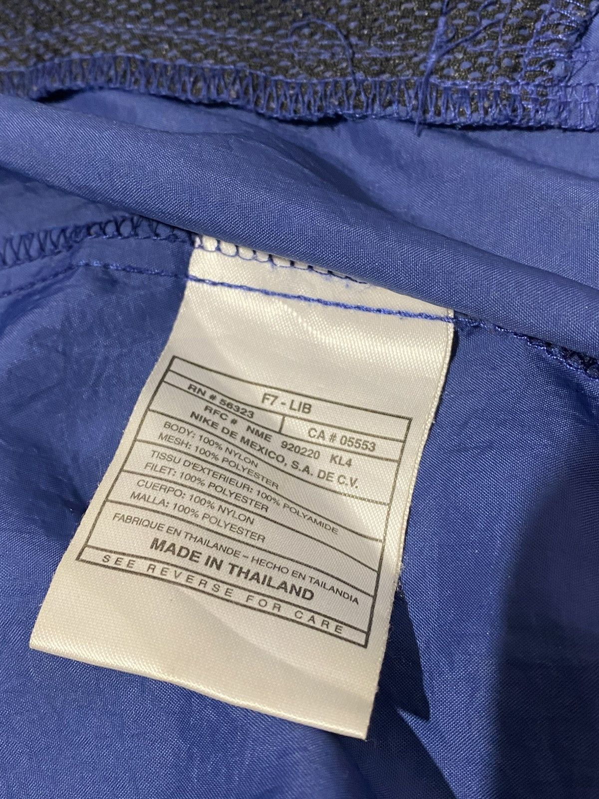 Nike Vintage 90s Light Nike Nylon Jacket Blue Size US M / EU 48-50 / 2 - 14 Thumbnail