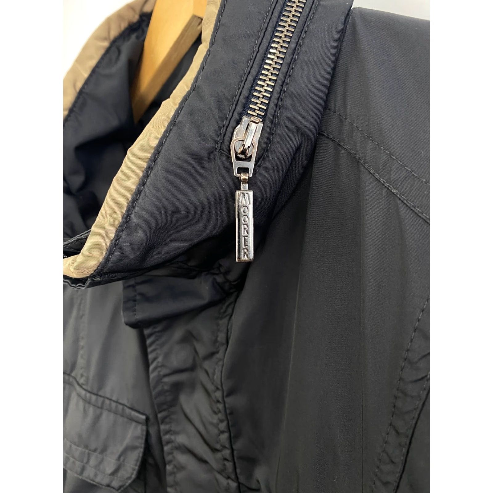 MooRER MOORER Nylon Jacket Retro Dark Blue L Mens Jacket - Size L - Vintage Style Retro Nylon Coat with Hood, Dark Blue, Defect on Buttons Size US L / EU 52-54 / 3 - 5 Thumbnail