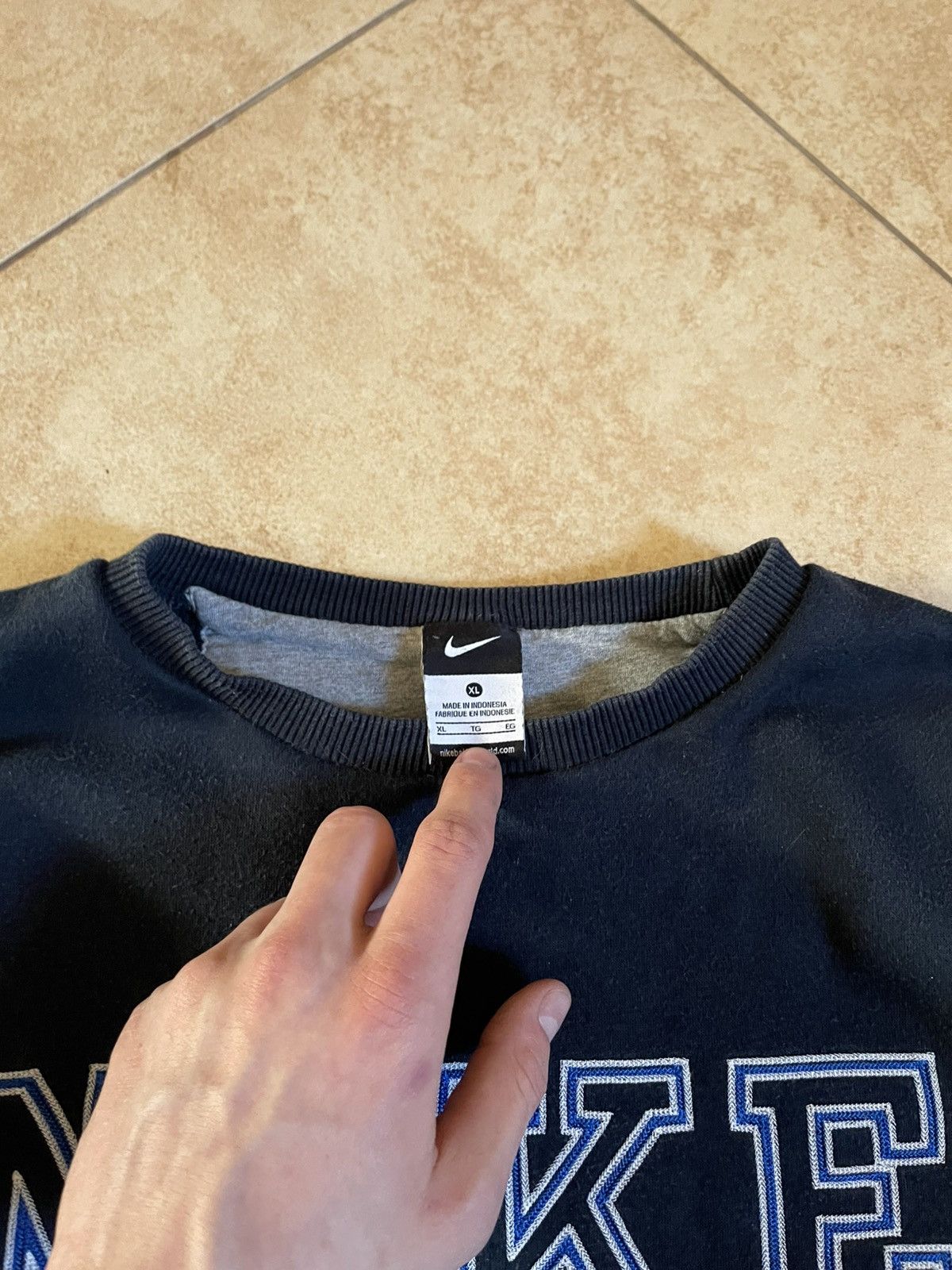 Nike × Vintage Vintage Nike Crewneck Spellout Big Logo Size US XL / EU 56 / 4 - 4 Thumbnail
