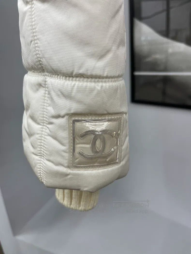 Chanel Chanel White down jacket Size S / US 4 / IT 40 - 2 Thumbnail