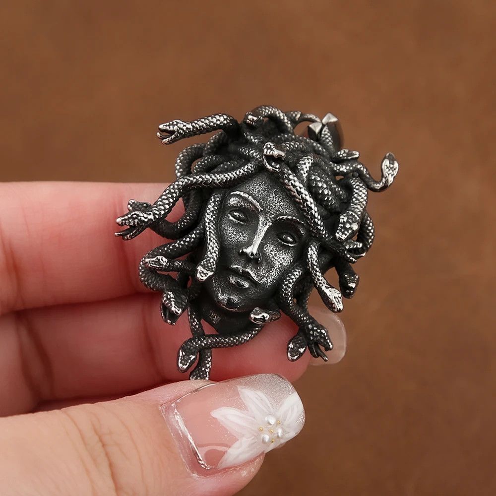 Jewelry Gothic Unique Medusa Necklace Size ONE SIZE - 6 Thumbnail