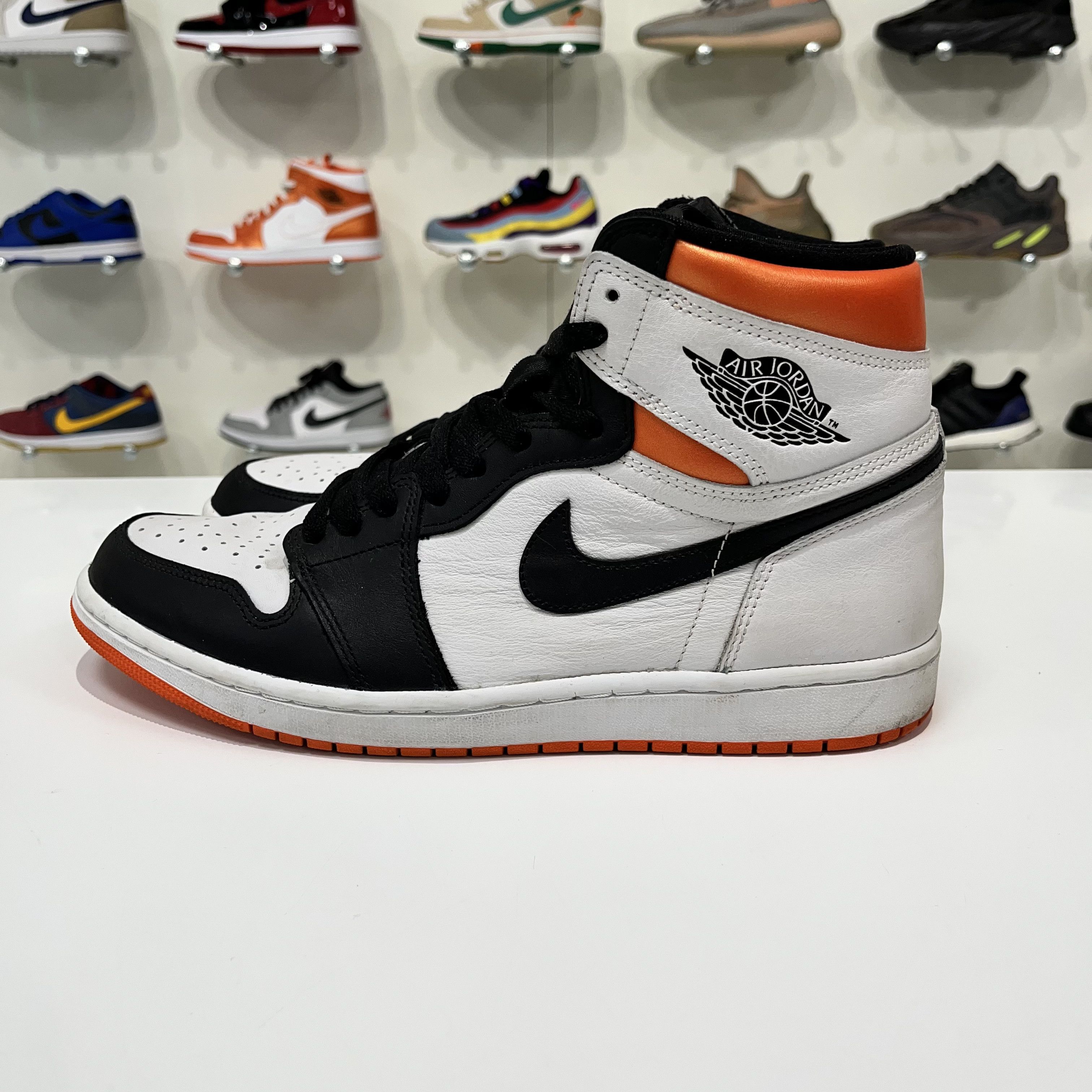 Nike Air Jordan 1 Retro High Electro Orange Size US 10.5 / EU 43-44 - 3 Thumbnail