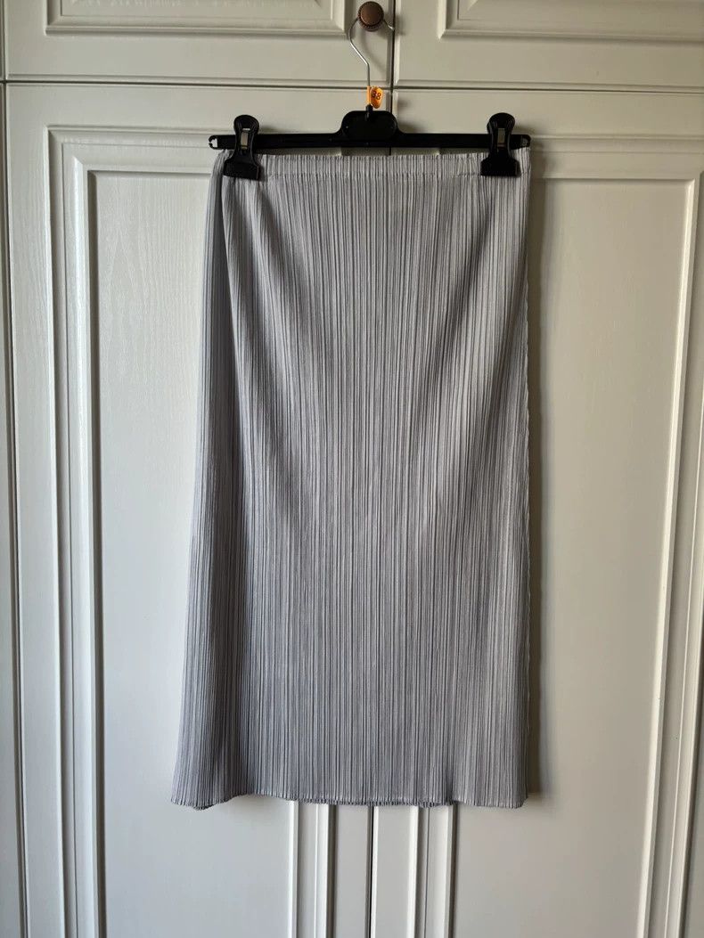 Issey Miyake Issey Miyake size:2 Light grey pleated skirt Size 22" - 1 Thumbnail