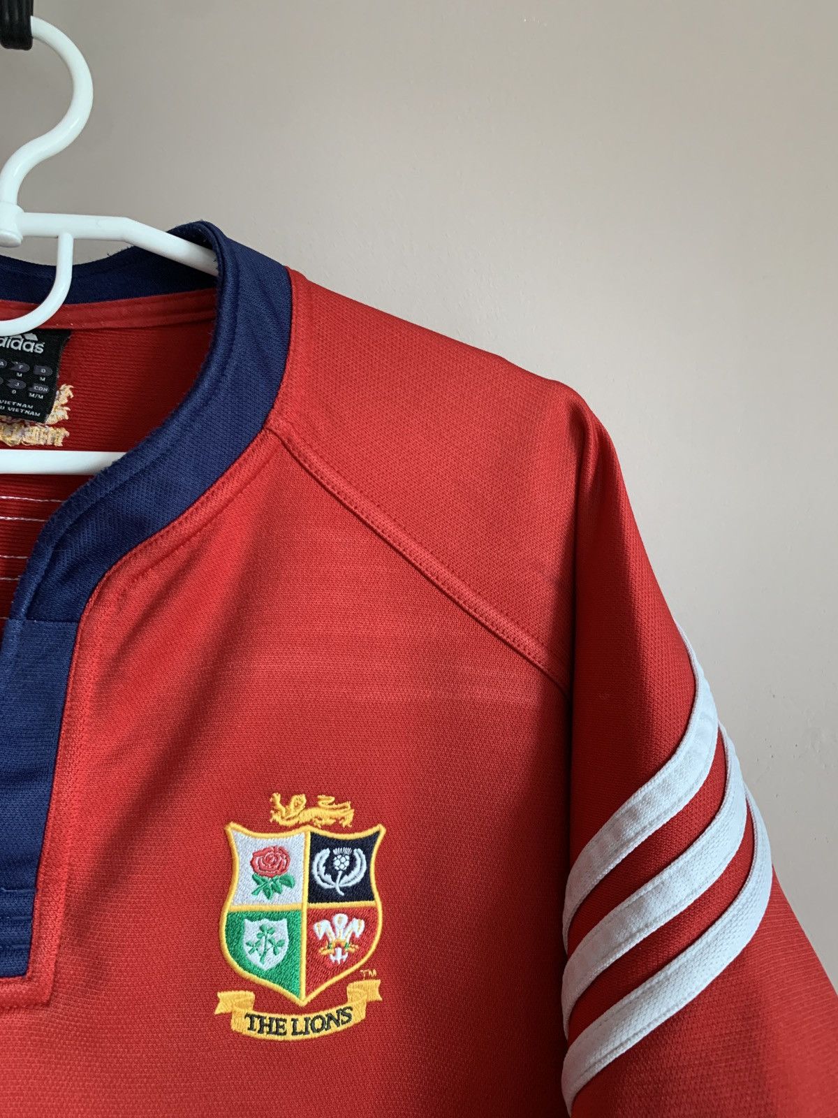 Vintage British and Irish Lions 2005 Vintage Rugby Shirt Adidas Sz M Size US M / EU 48-50 / 2 - 4 Thumbnail