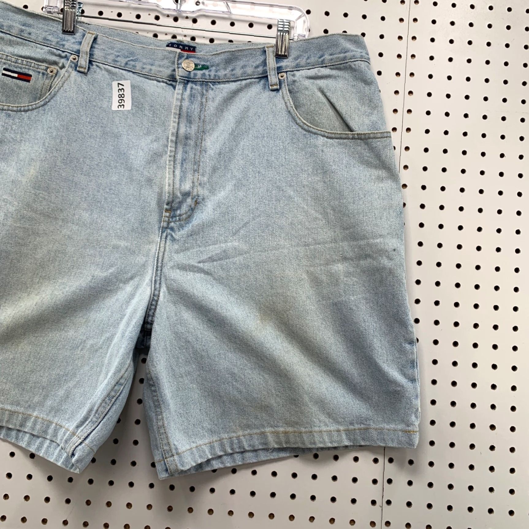 Tommy Hilfiger VINTAGE Tommy Hilfiger Denim Shorts Mens Size 40 Light Wash Flag Logo Bermuda 7in Inseam Mens Size US 40 / EU 56 - 4 Thumbnail