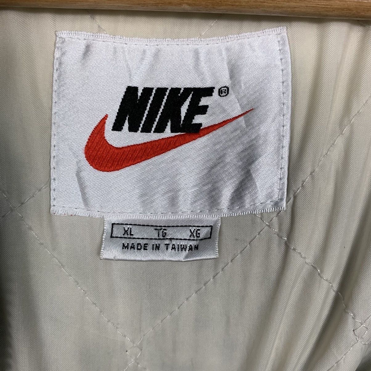 Nike Vintage Nike Basketball Jacket Size US XL / EU 56 / 4 - 18 Thumbnail