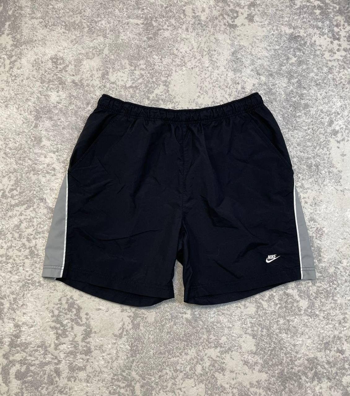 Nike 00s Vintage Nike Nylon Shorts Size US 34 / EU 50 - 1 Thumbnail