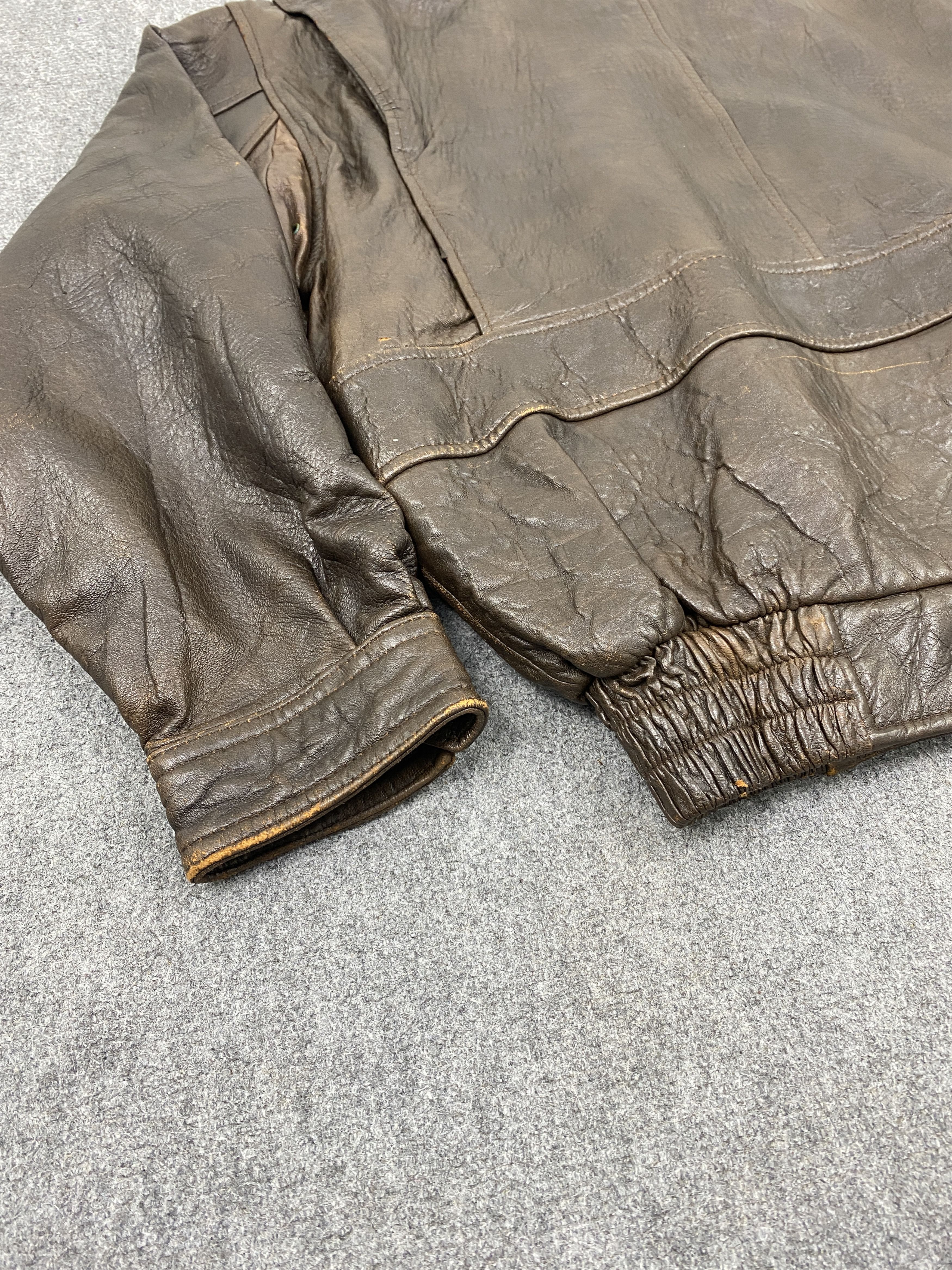Vintage Vintage Military Flight Jacket Bomber Leather Jacket MJ0073Z Size US L / EU 52-54 / 3 - 15 Thumbnail