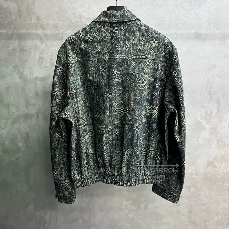 Louis Vuitton Louis Vuitton Grey Logo monogram single-breasted long-slee Size US L / EU 52-54 / 3 - 5 Thumbnail