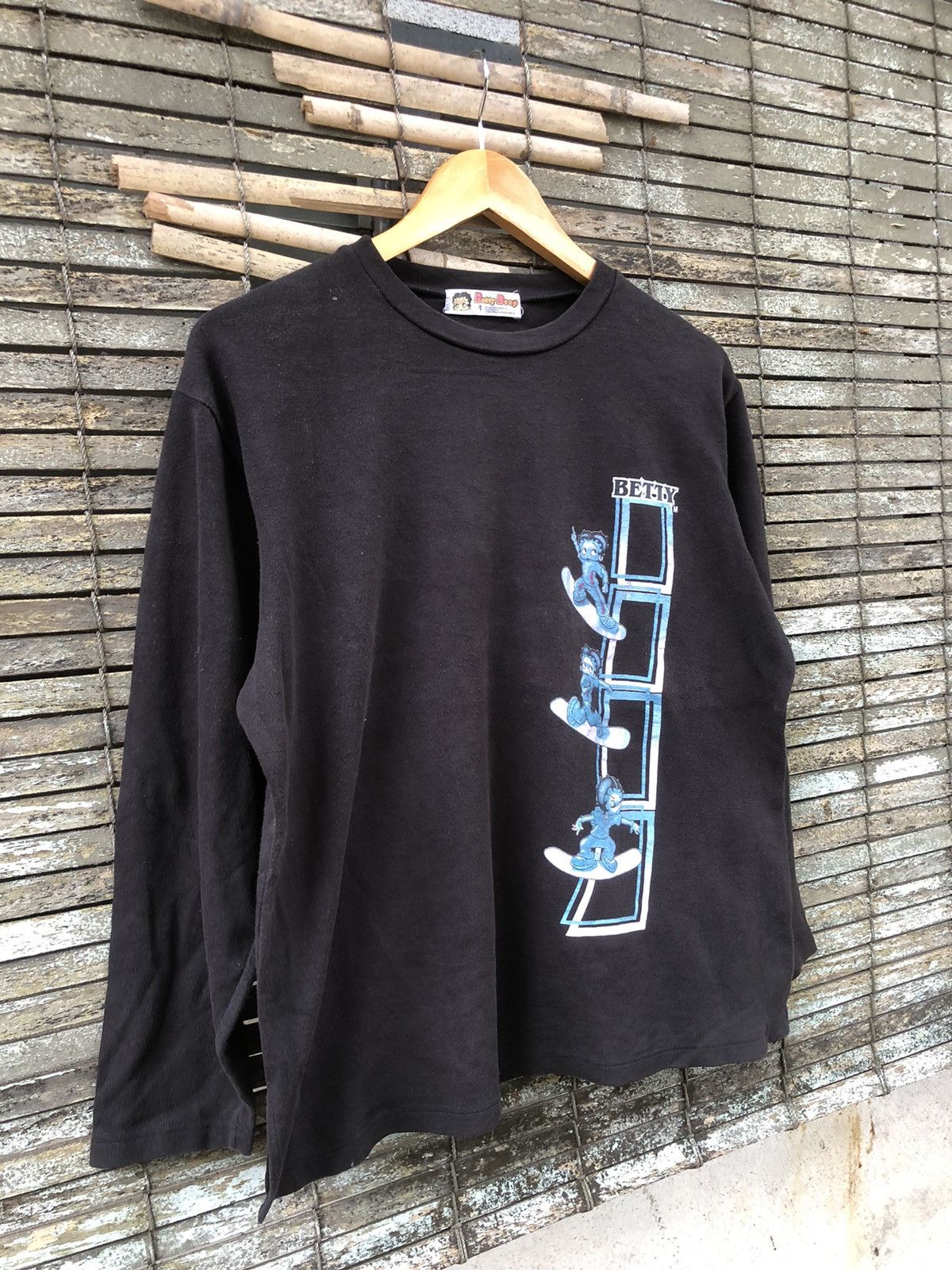 Cartoon Network × Japanese Brand × Vintage Vintage Y2K Betty Boop Snowboard Backhit Tshirt Size US L / EU 52-54 / 3 - 11 Thumbnail