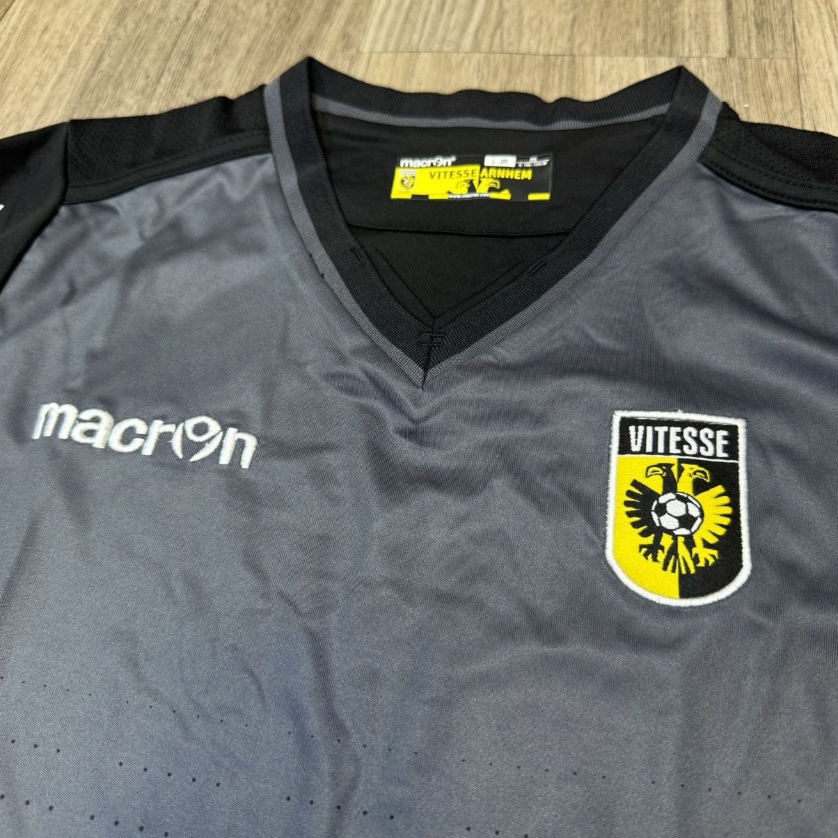 Macron Vitesse 15/16 goalkeeper gk shirt Size US XS / EU 42 / 0 - 3 Thumbnail