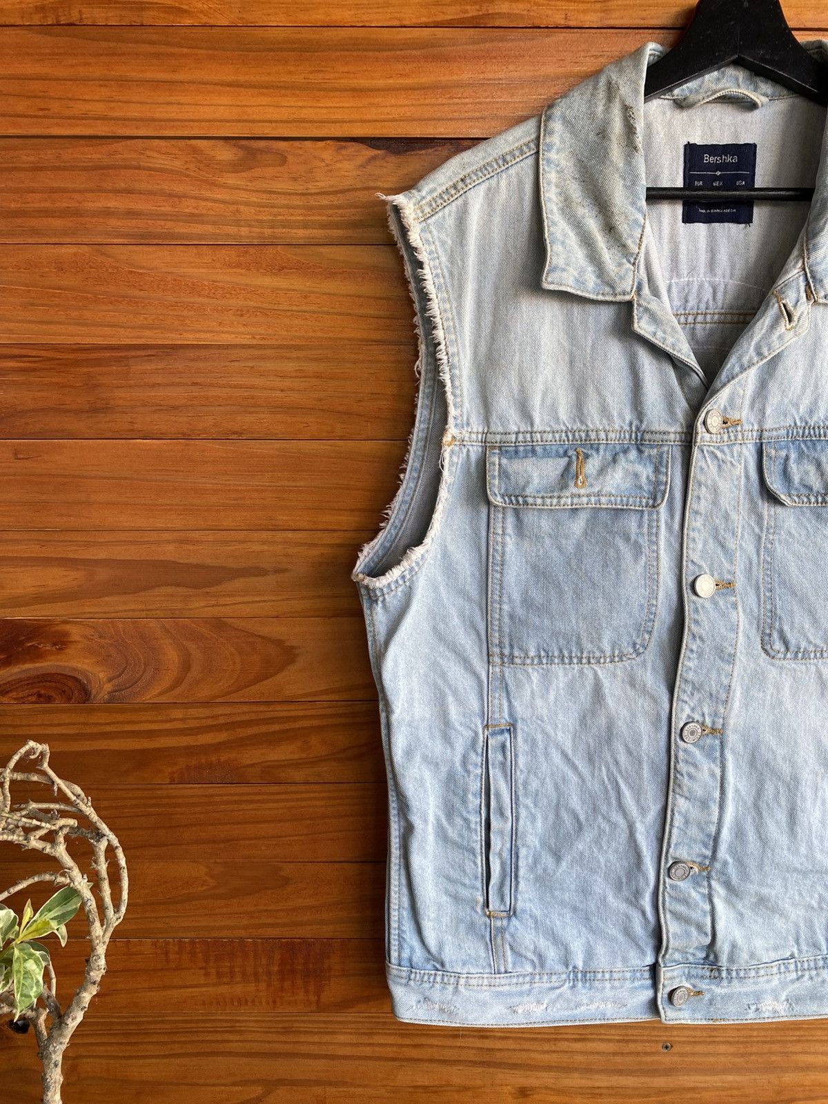 Bershka Bershka Denim Vest Light Wash Sleeveless Jacket Tiger Patch Size US L / EU 52-54 / 3 - 7 Thumbnail