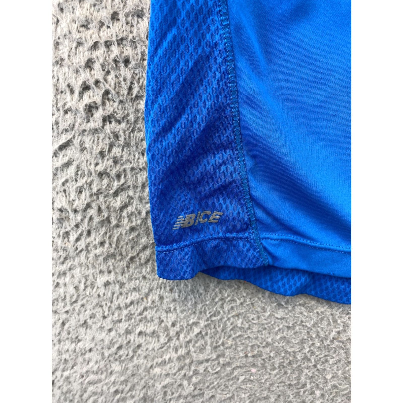 New Balance NEW BALANCE Shirt Adult M Blue Short Sleeve Gym Workout Mens 91-23 Blue Breathable Activewear Shirt Mens M Size US M / EU 48-50 / 2 - 6 Thumbnail